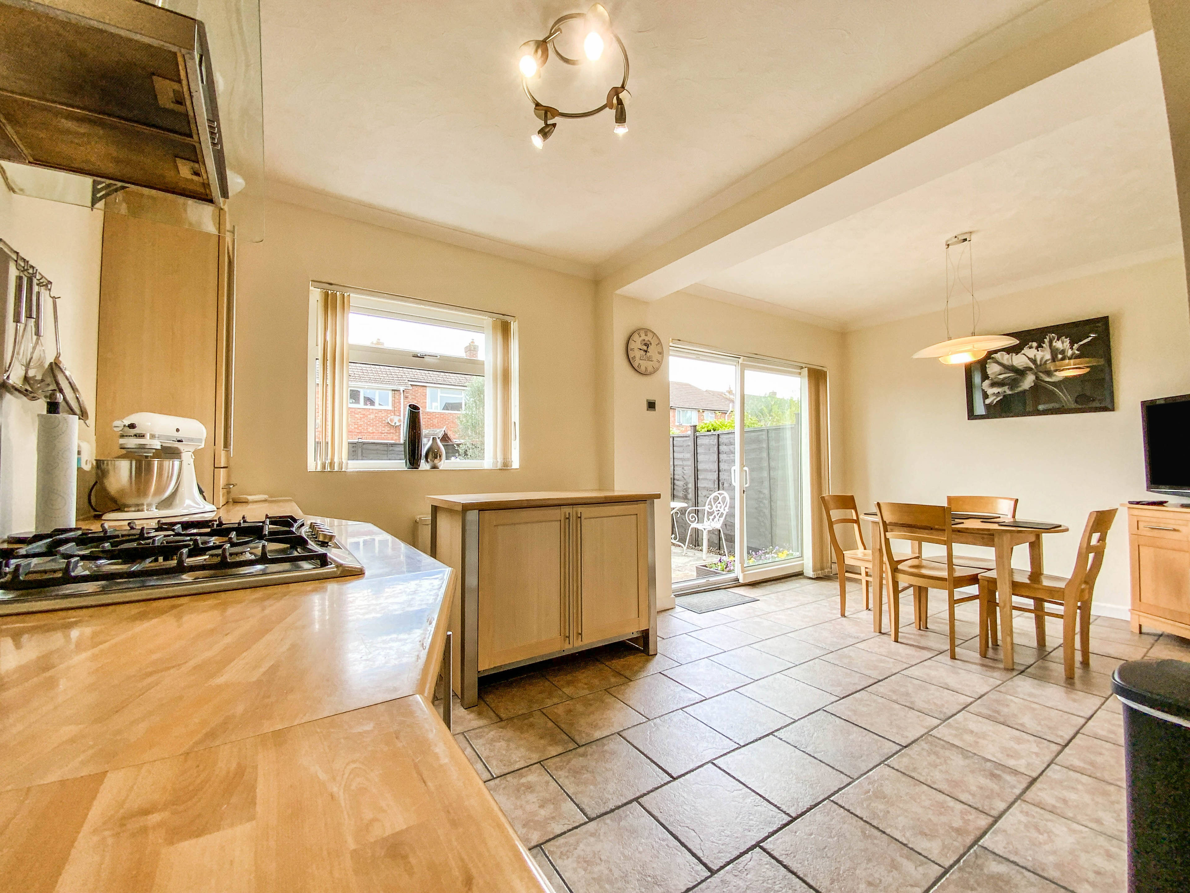 Kitchen/Dining Room