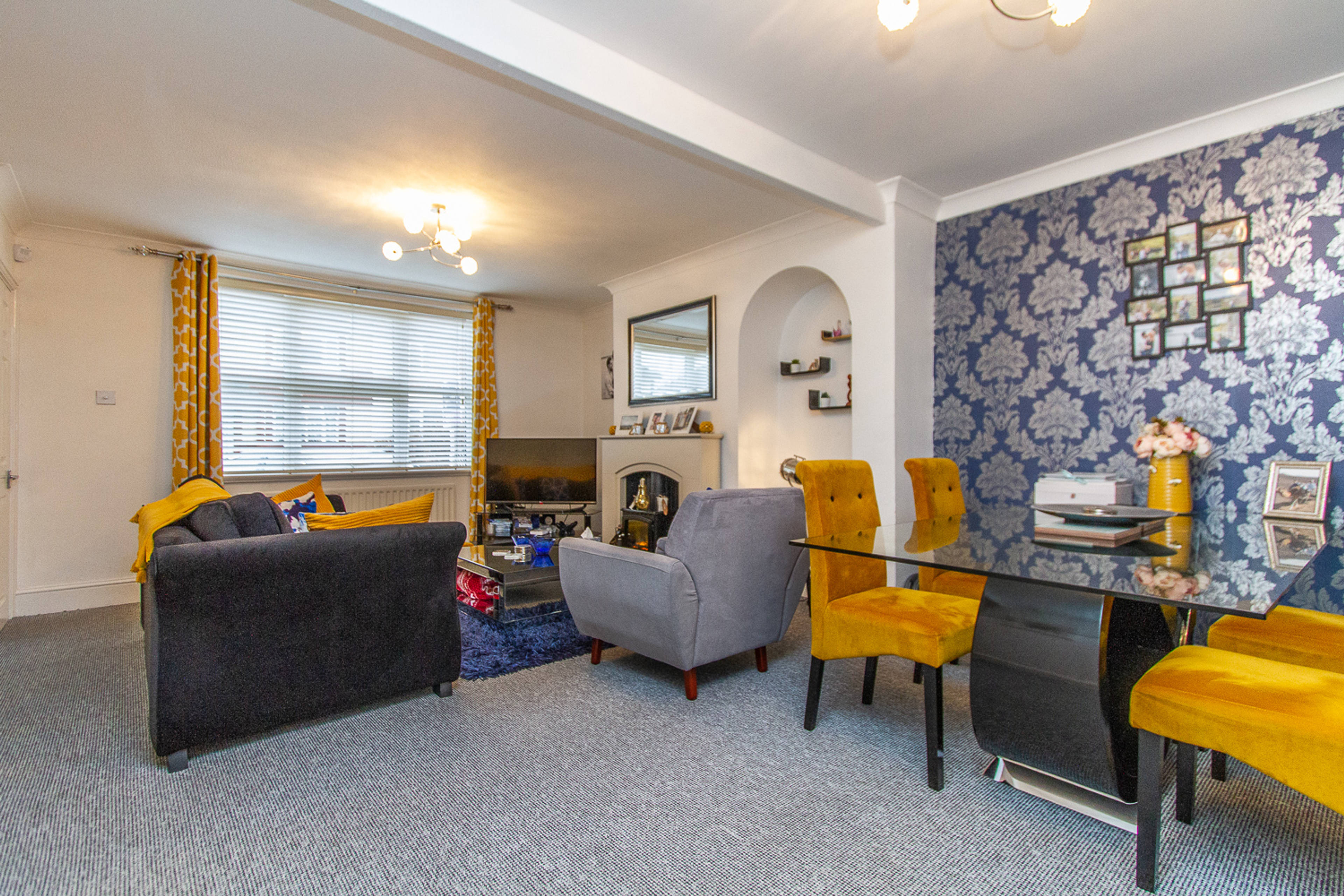 Lounge/Dining Room