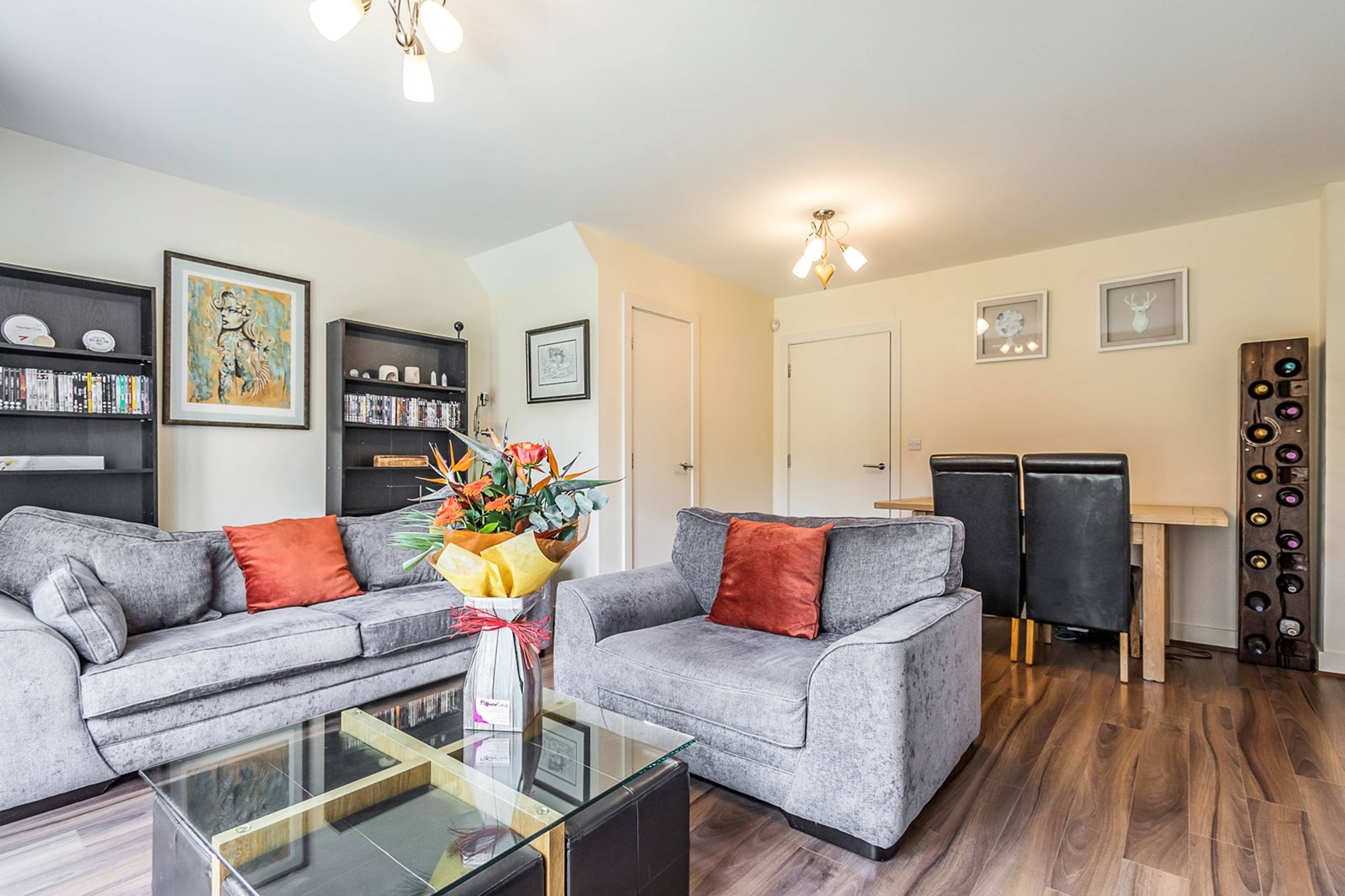 Lounge/Dining Room