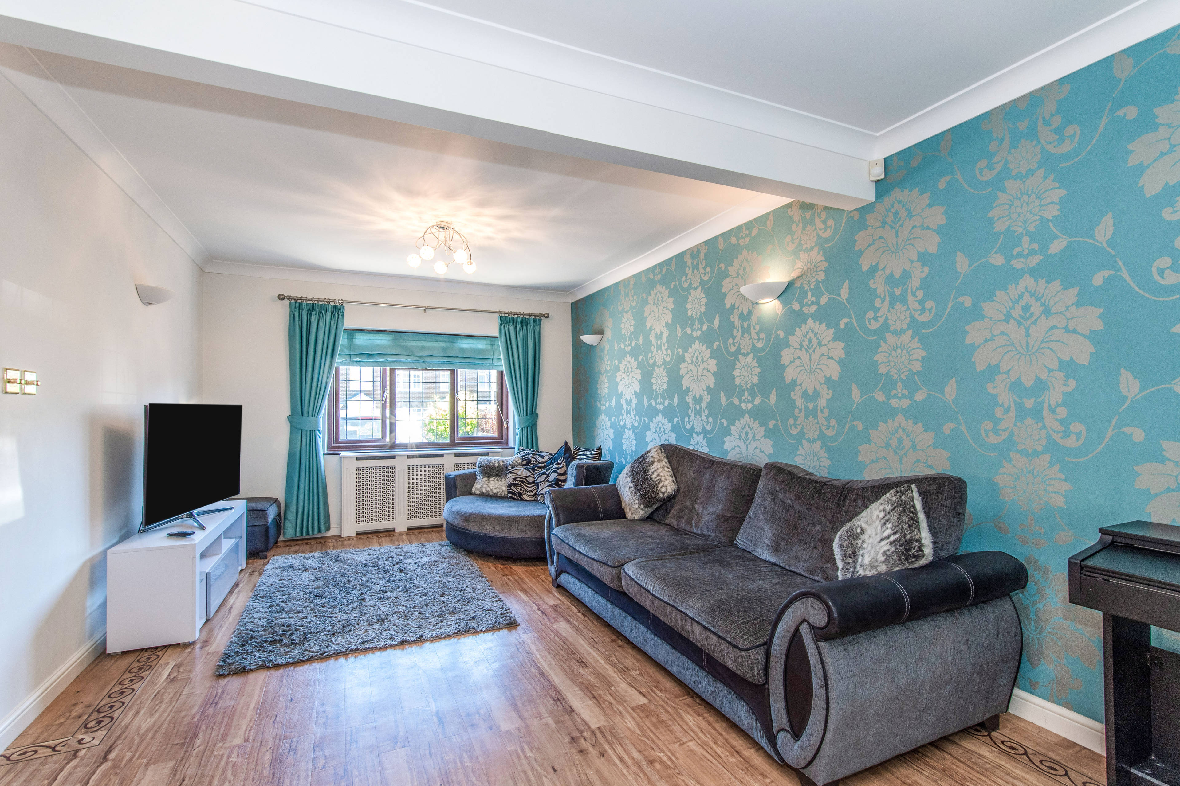 Lounge/Dining Room