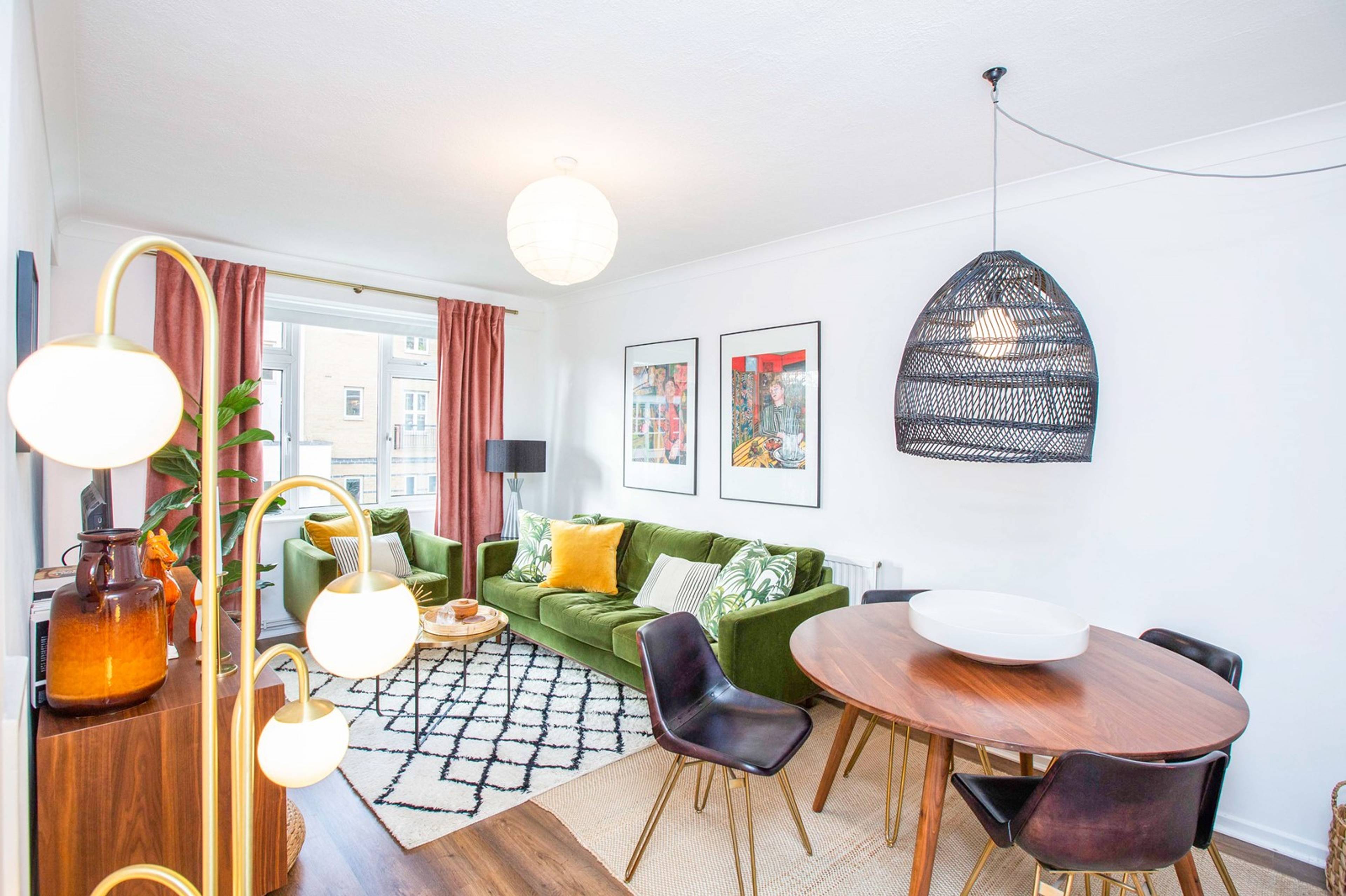 Lounge/Dining Room