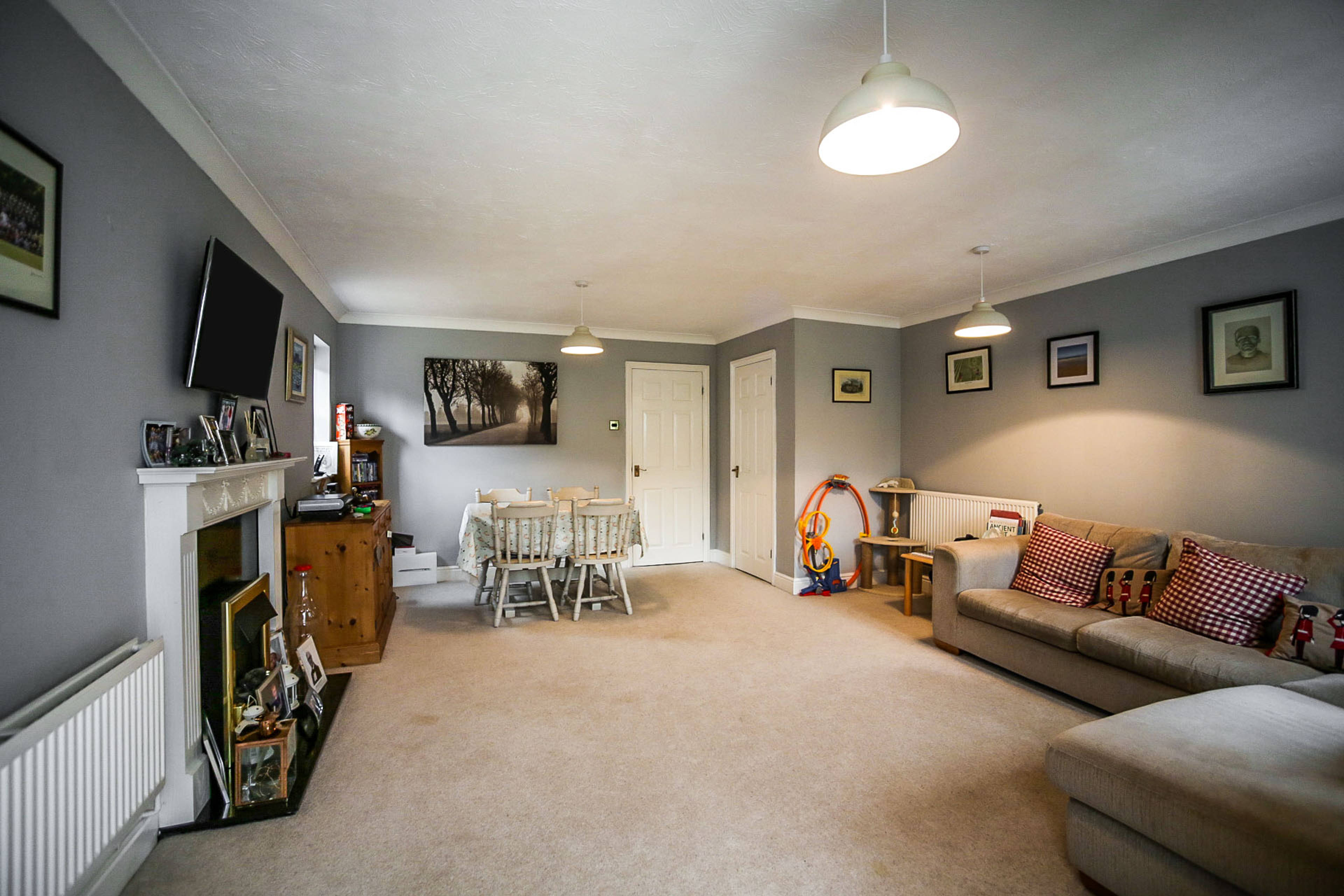 Lounge/Dining Room
