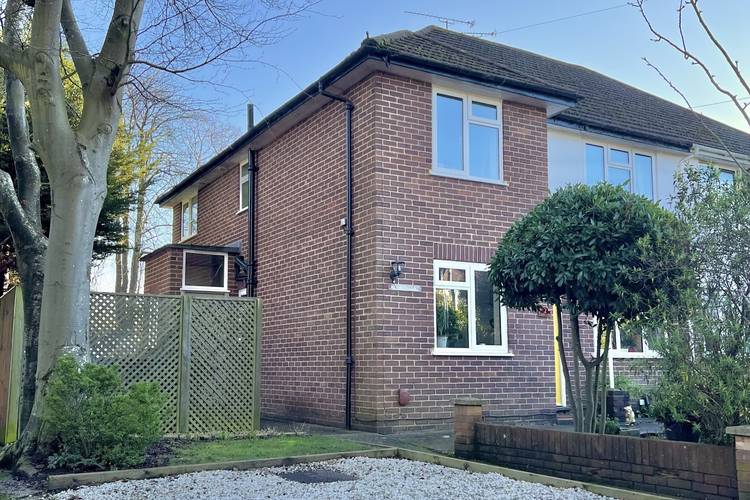 2 bedroom maisonette