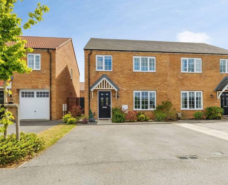 4 bedroom semi-detached house