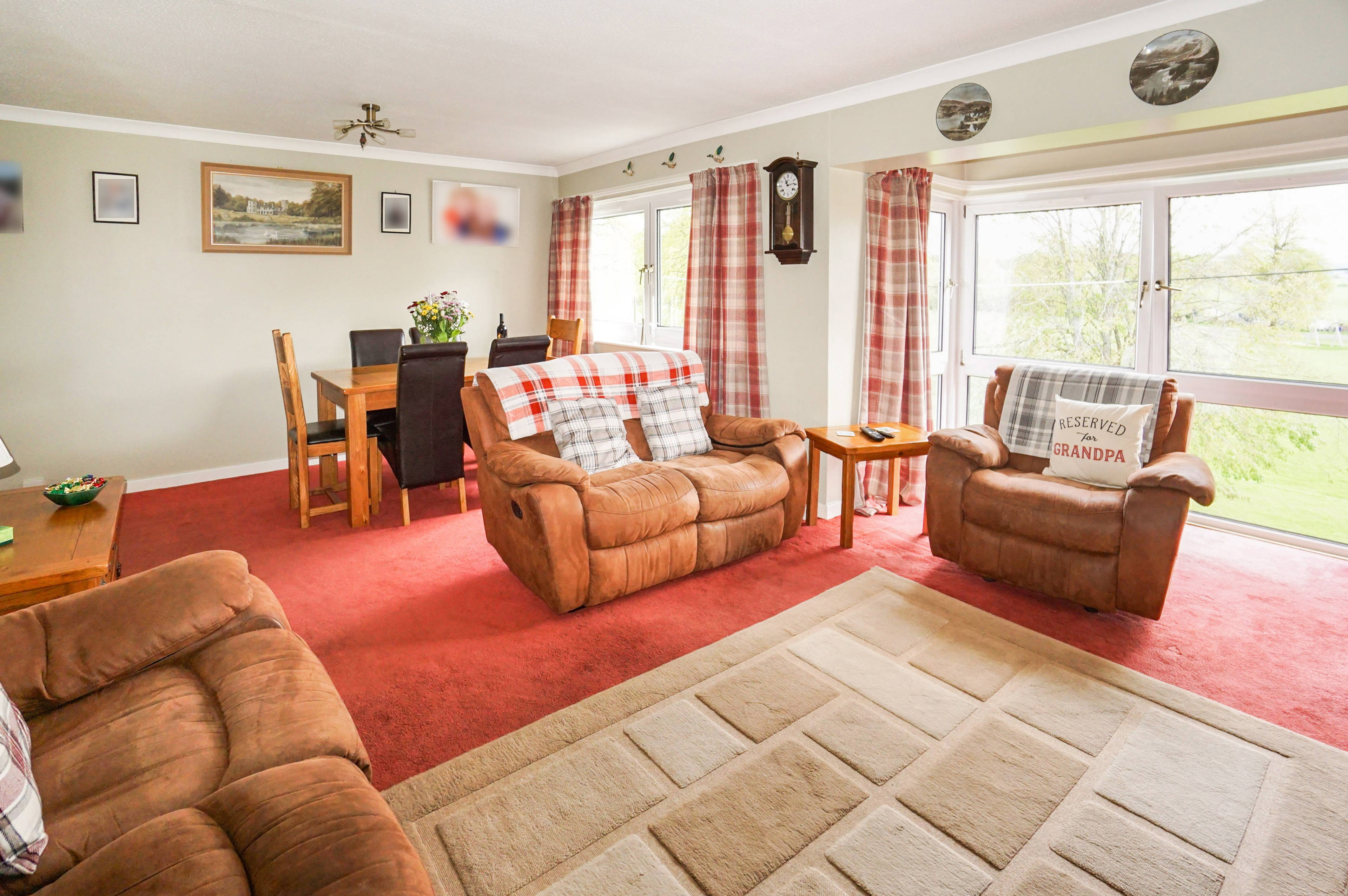 Lounge/Dining Room