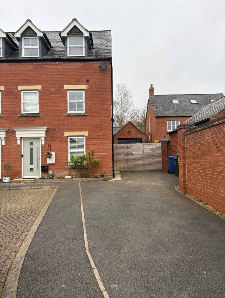 3 bedroom semi-detached house