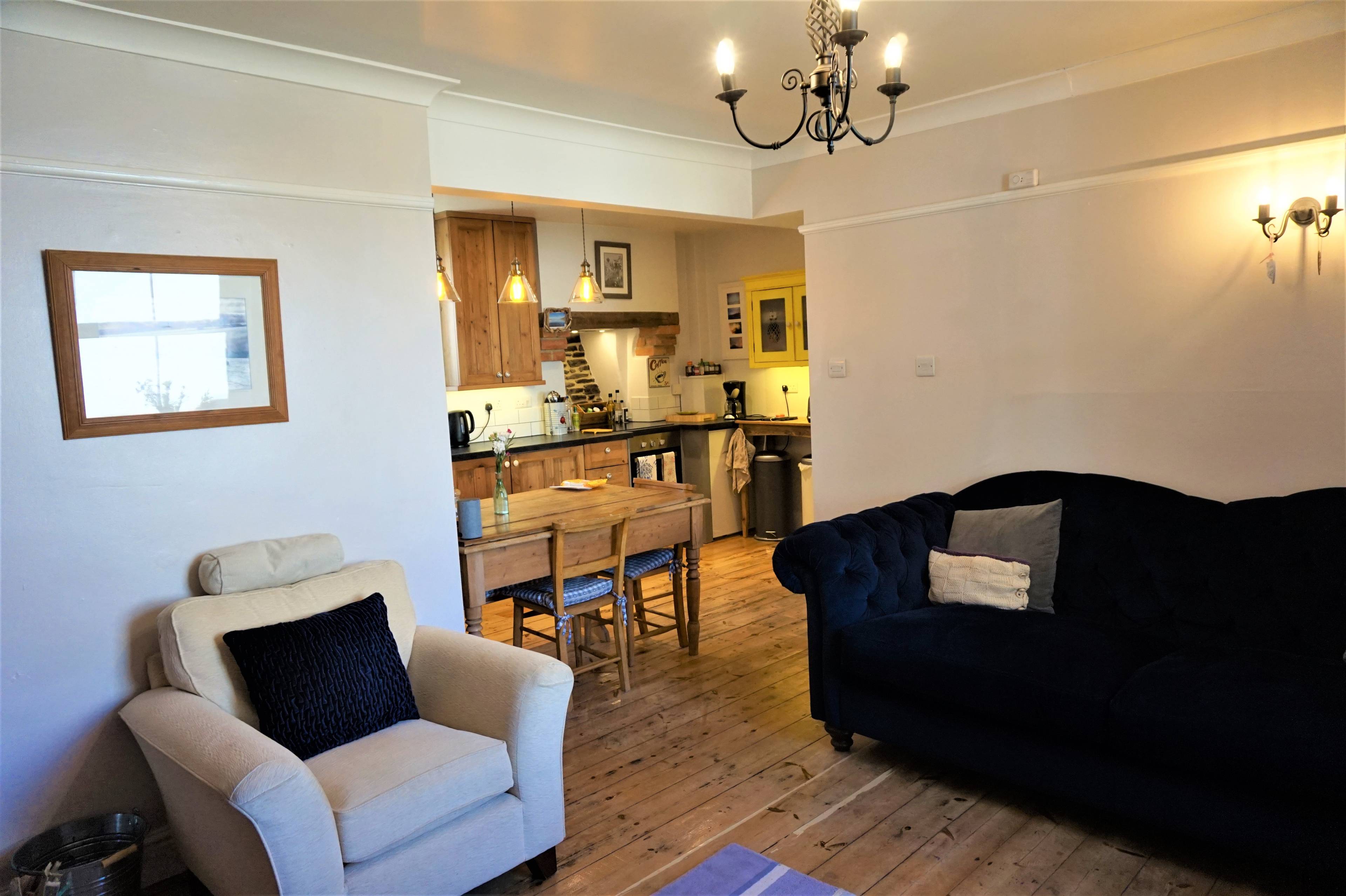 Lounge / Kitchen