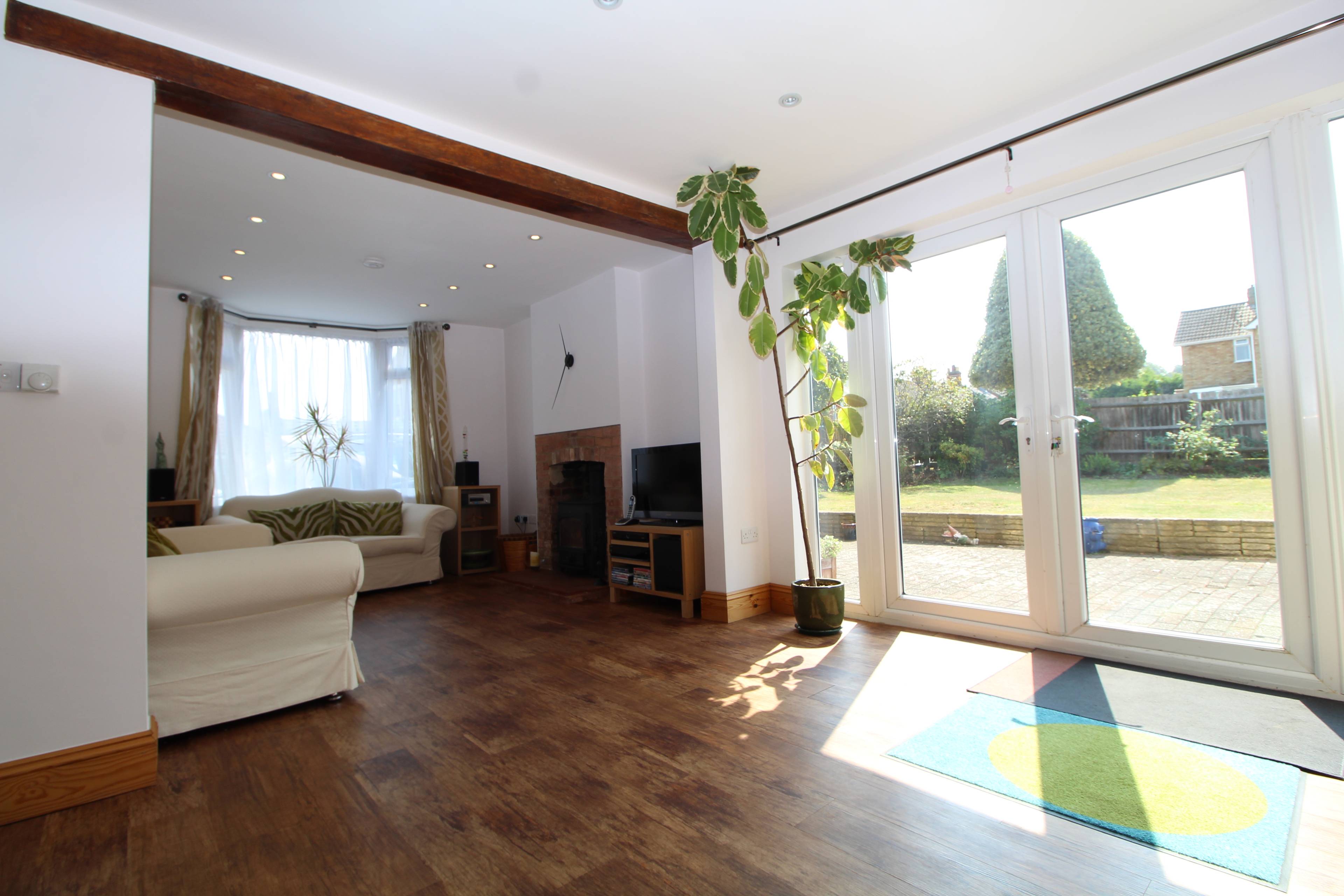 Lounge/Dining Room