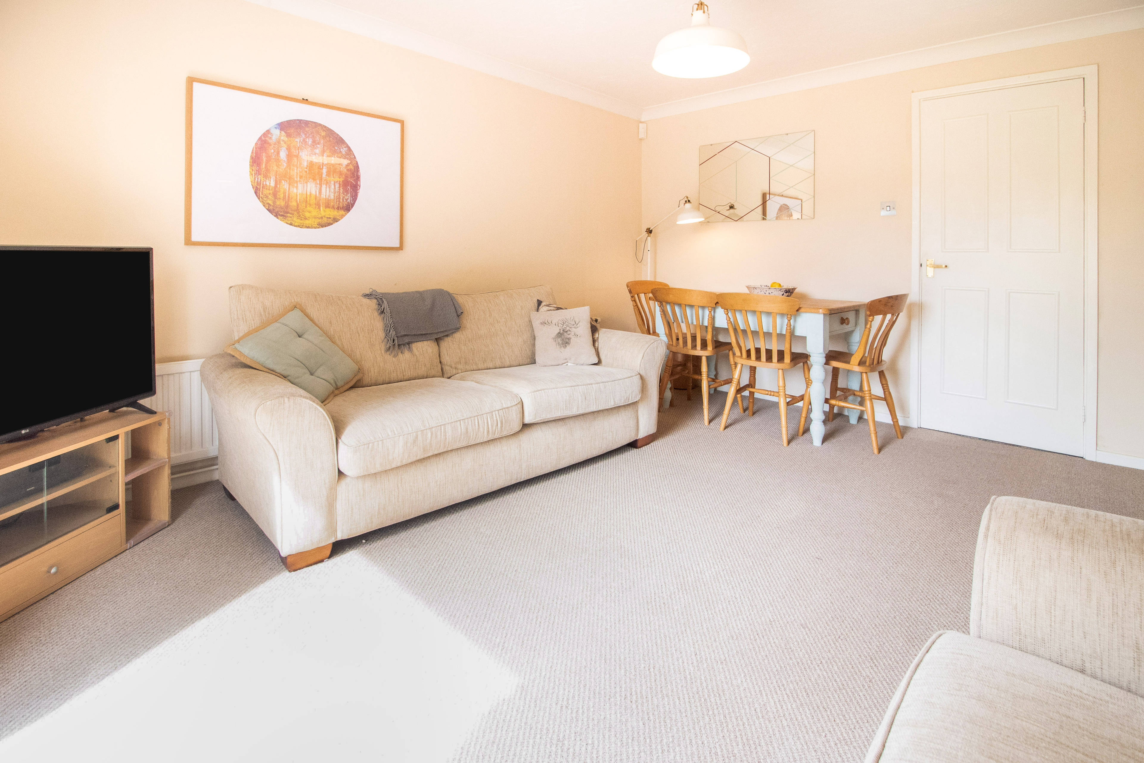 Lounge/Dining Room
