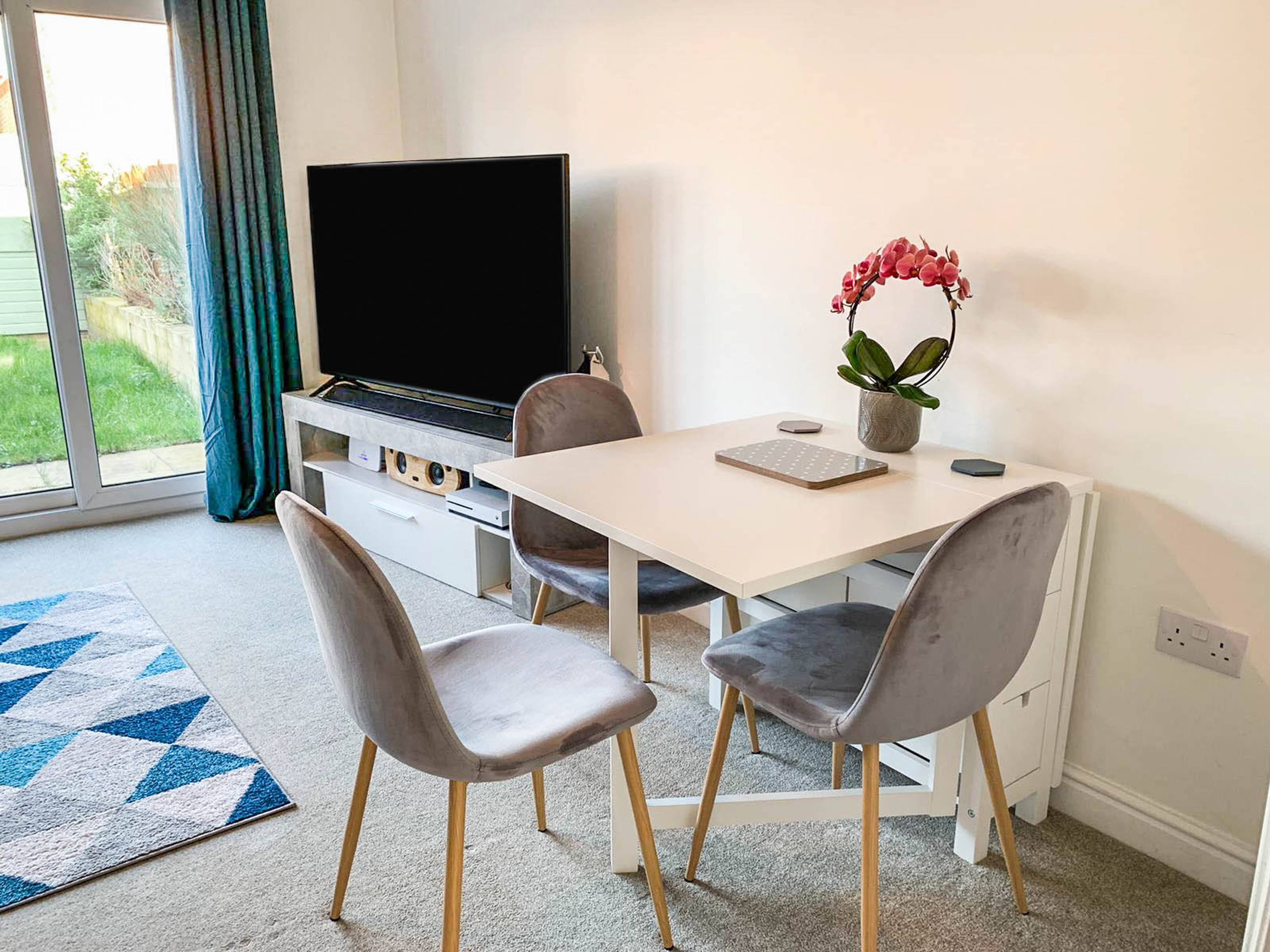 Lounge/Dining Room