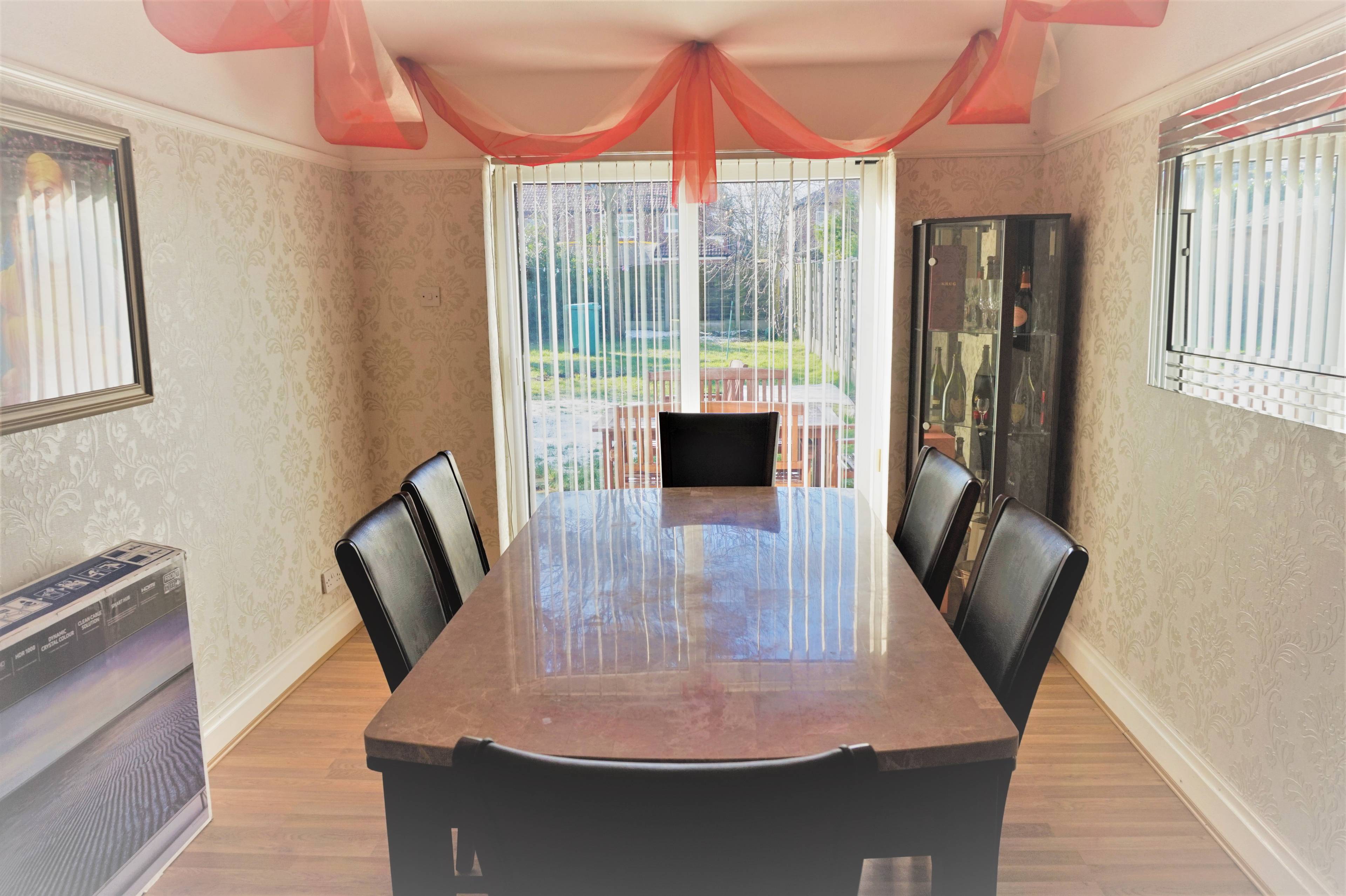 Lounge/Dining Room