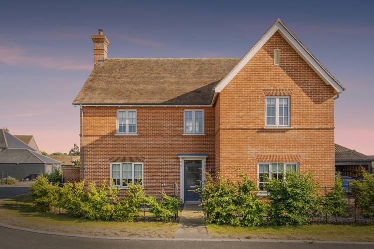 4 bedroom detached house