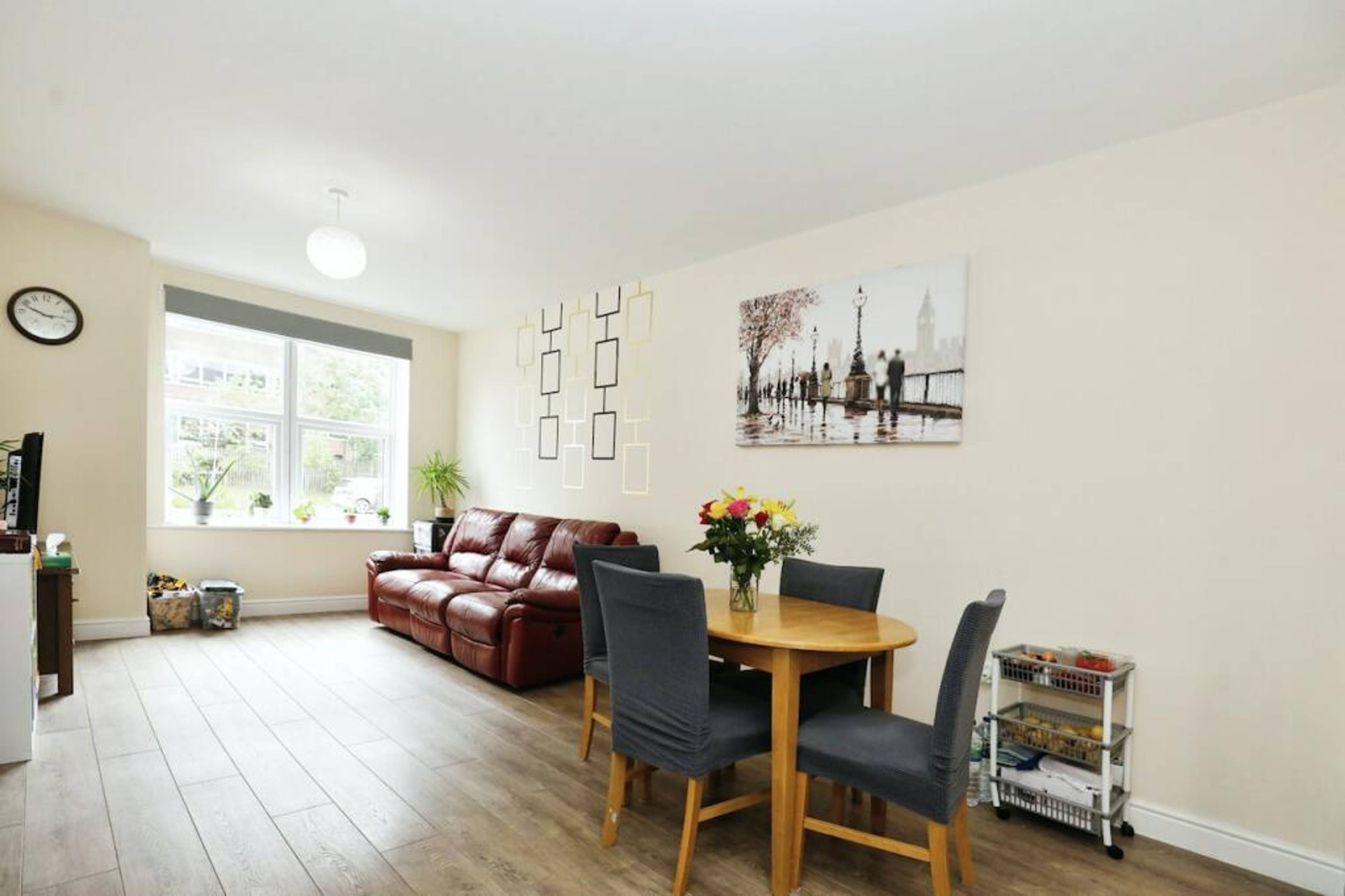 Lounge / Kitchen