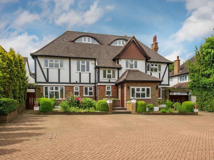 7 bedroom detached house