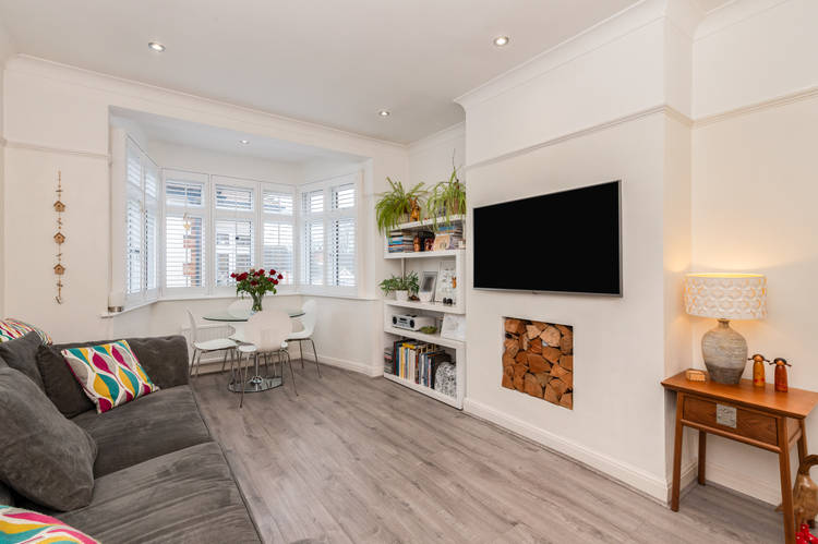2 bedroom maisonette