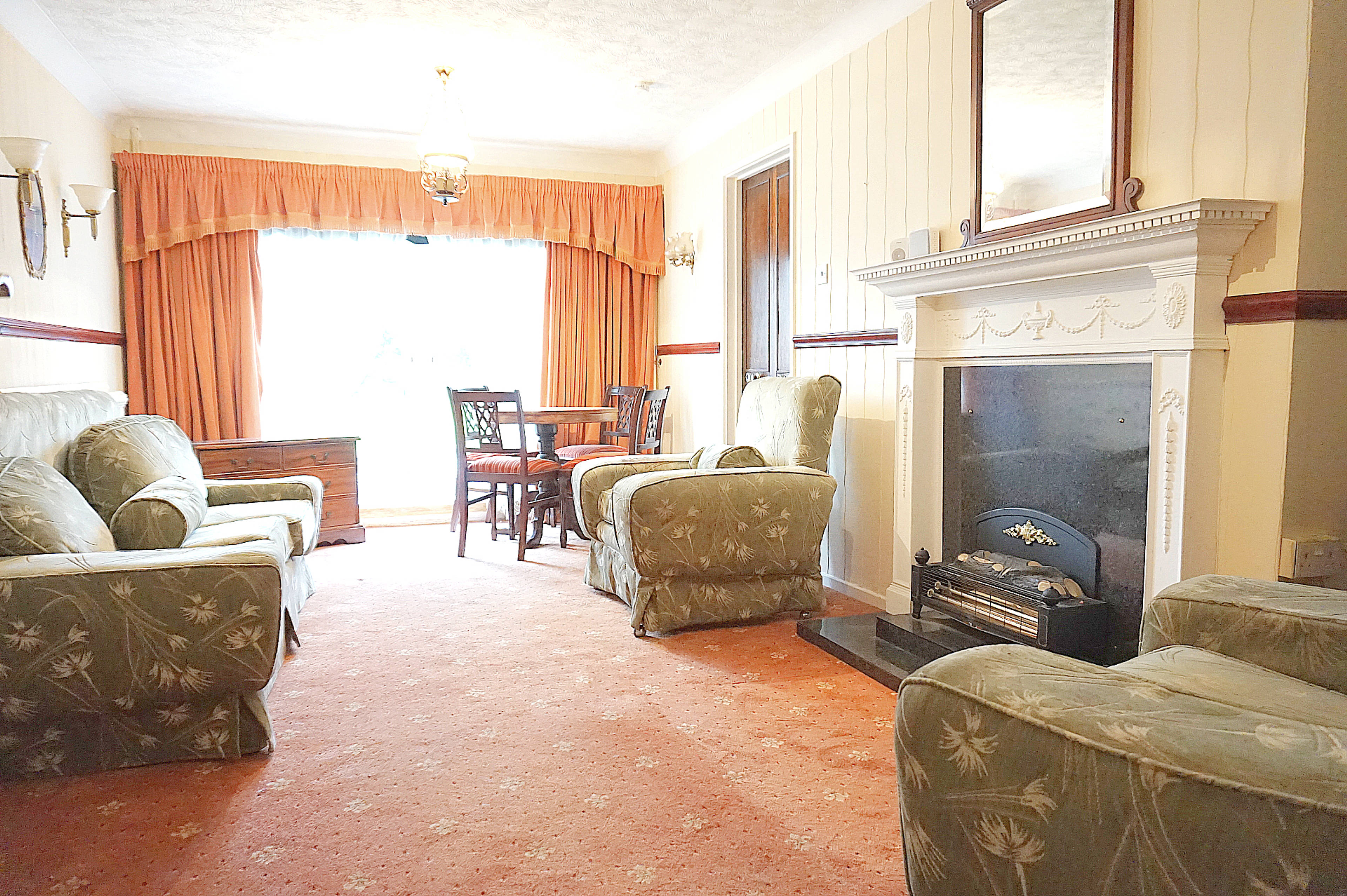 Lounge/Dining Room