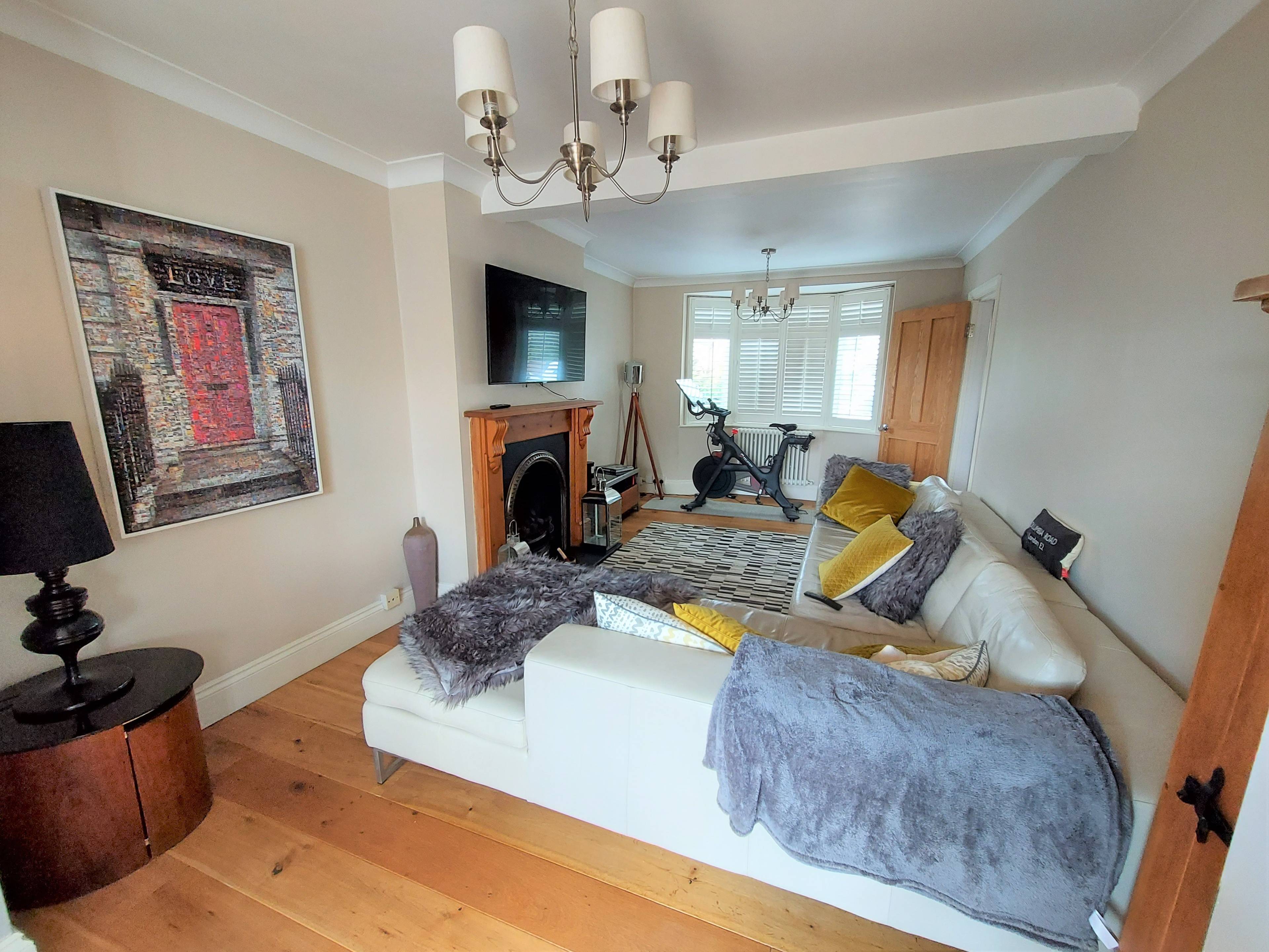 Lounge/Dining Room