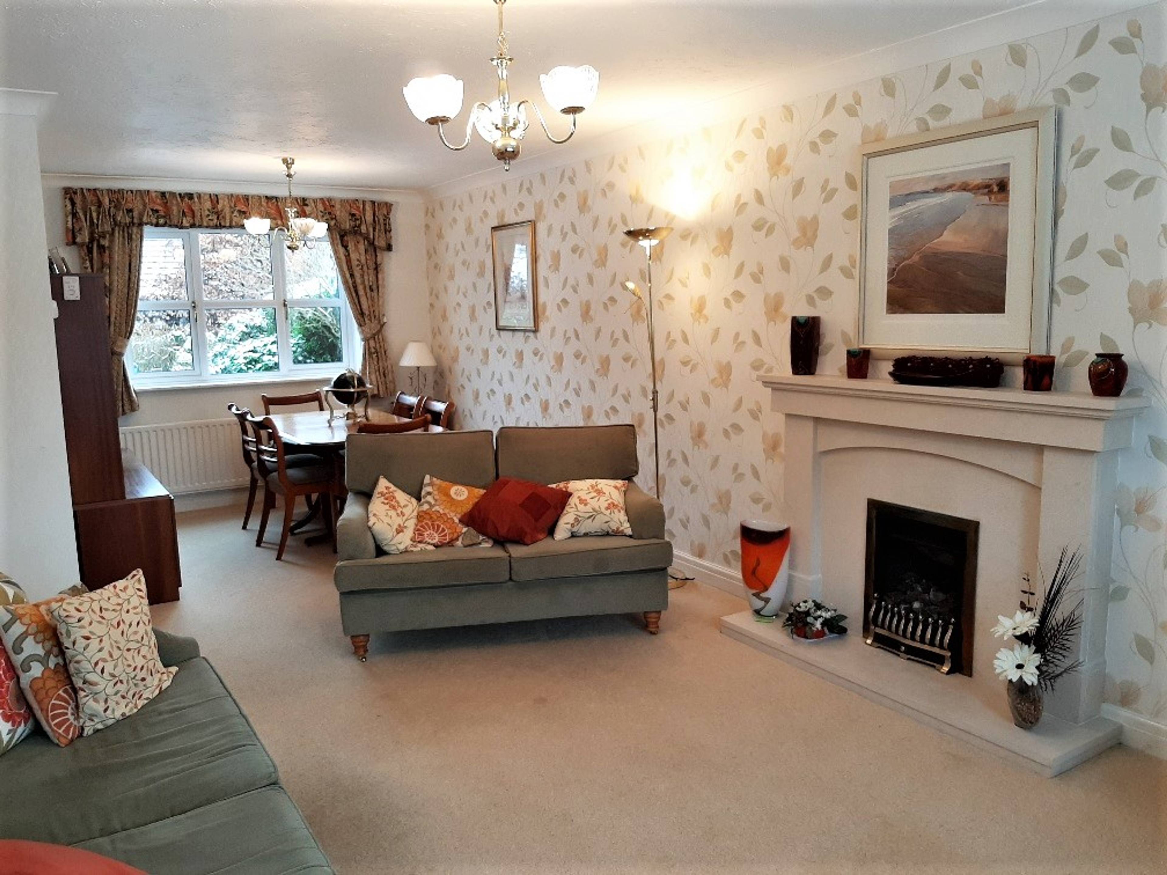 Lounge/Dining Room