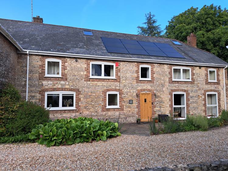 5 bedroom semi-detached house