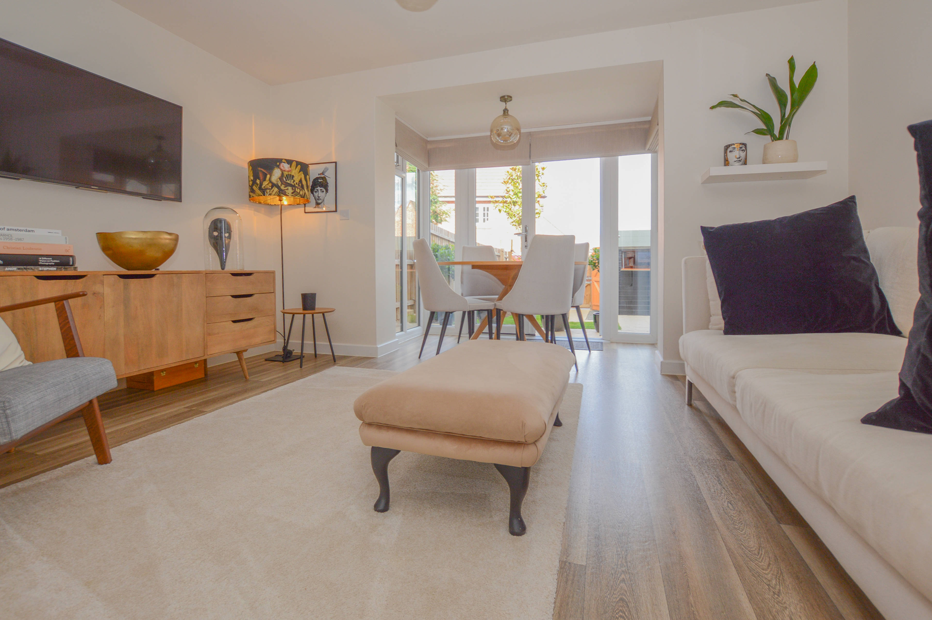 Lounge/Dining Room