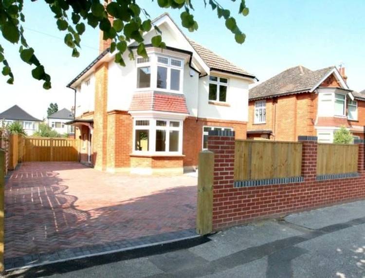 4 bedroom detached house