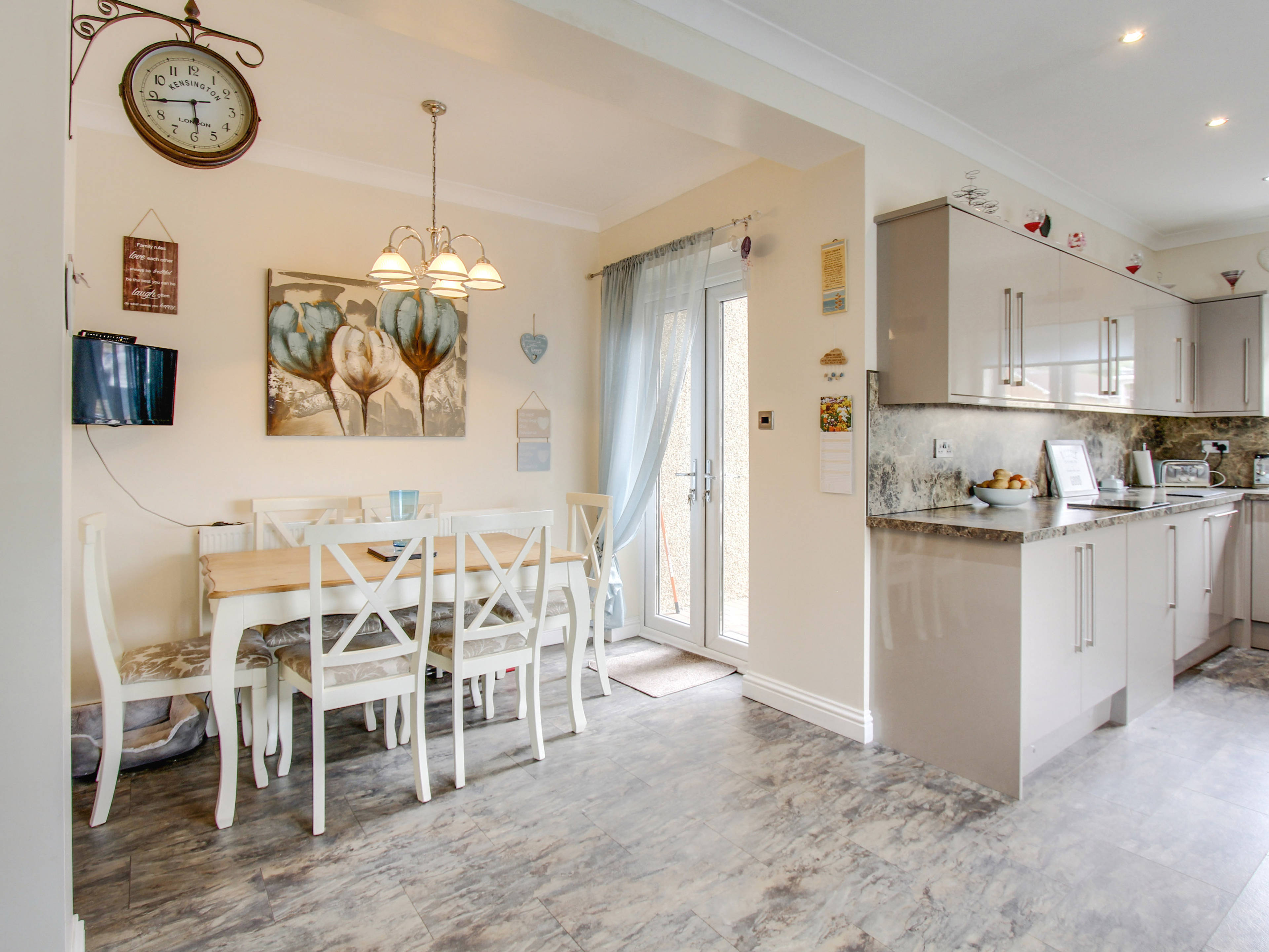Kitchen/Dining Room