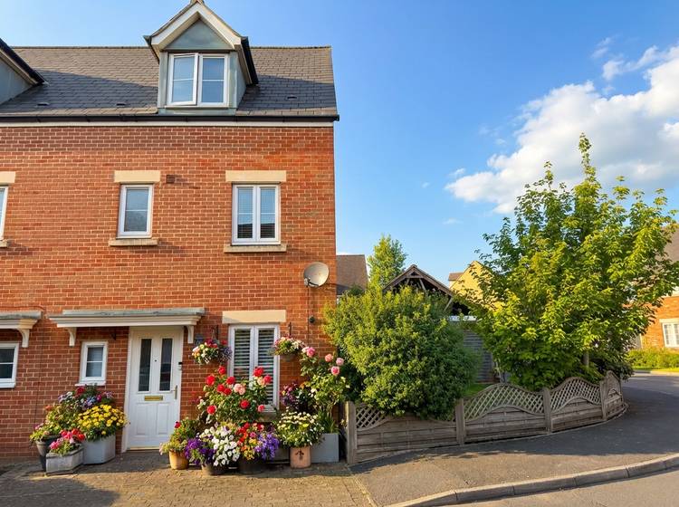 4 bedroom semi-detached house