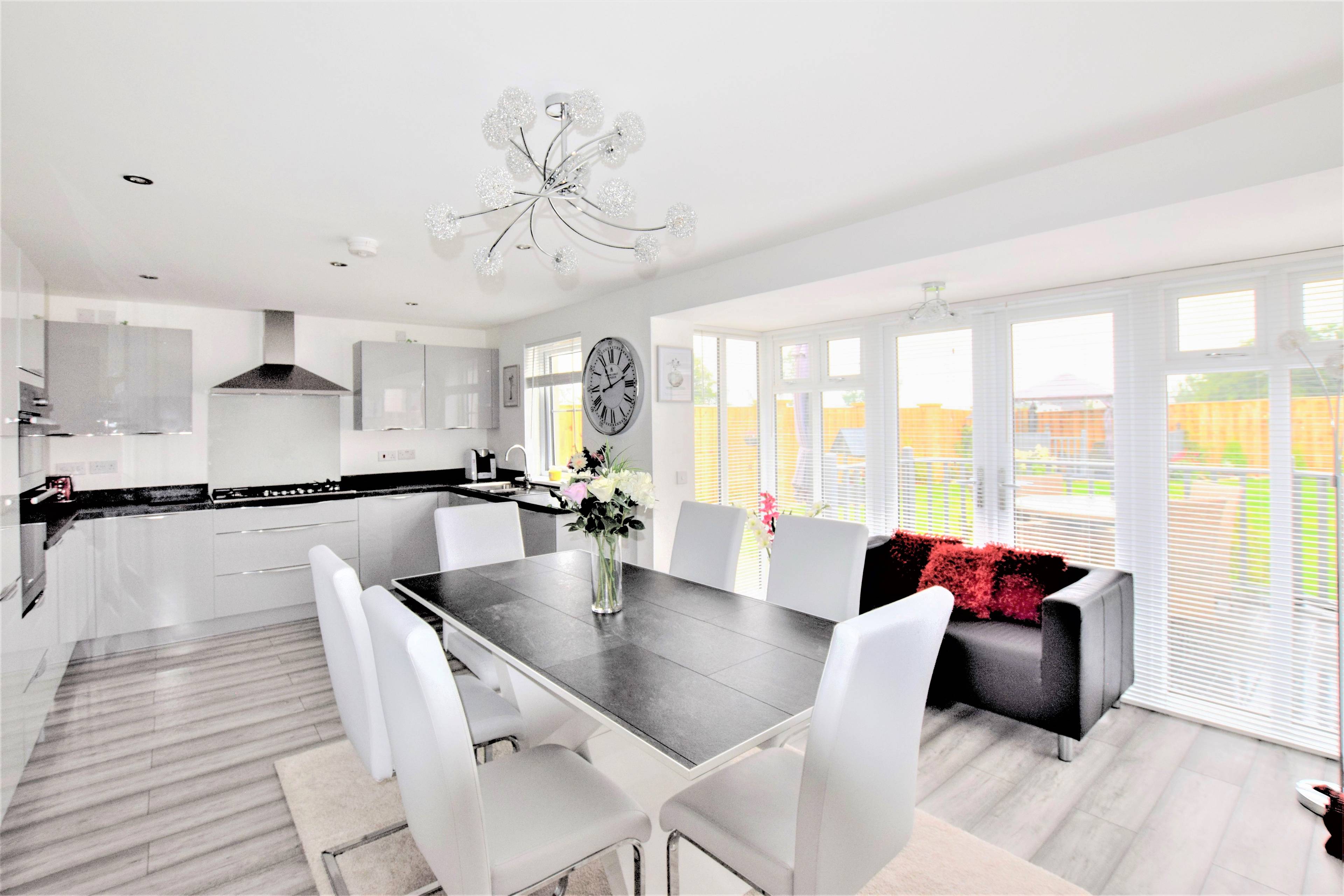 Kitchen/Dining Room