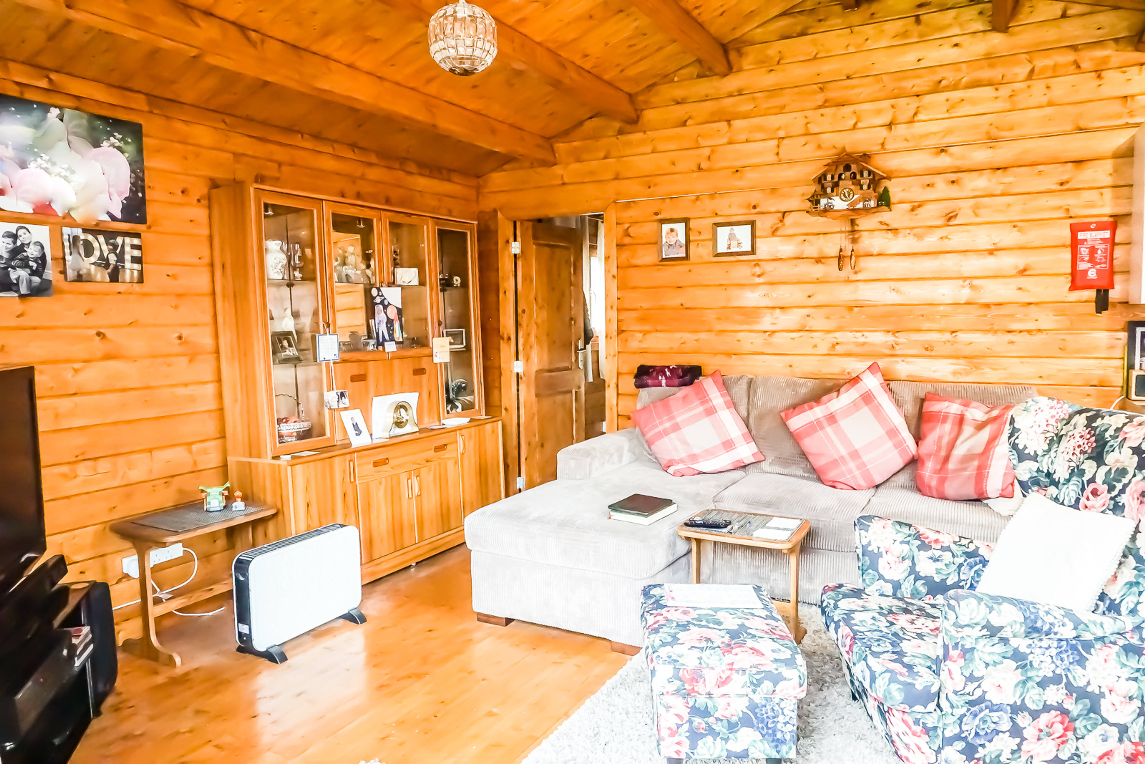 Lodge Kitchen/Living