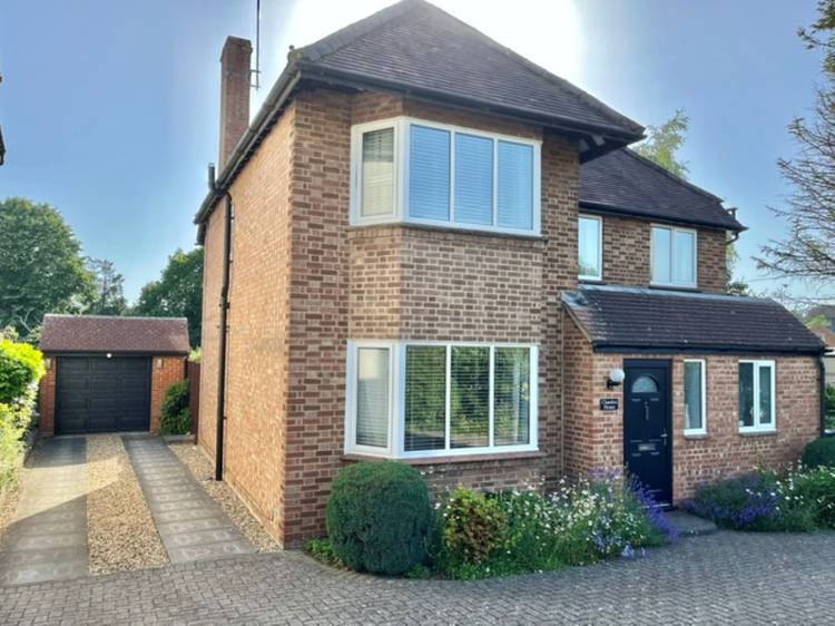 4 bedroom detached house