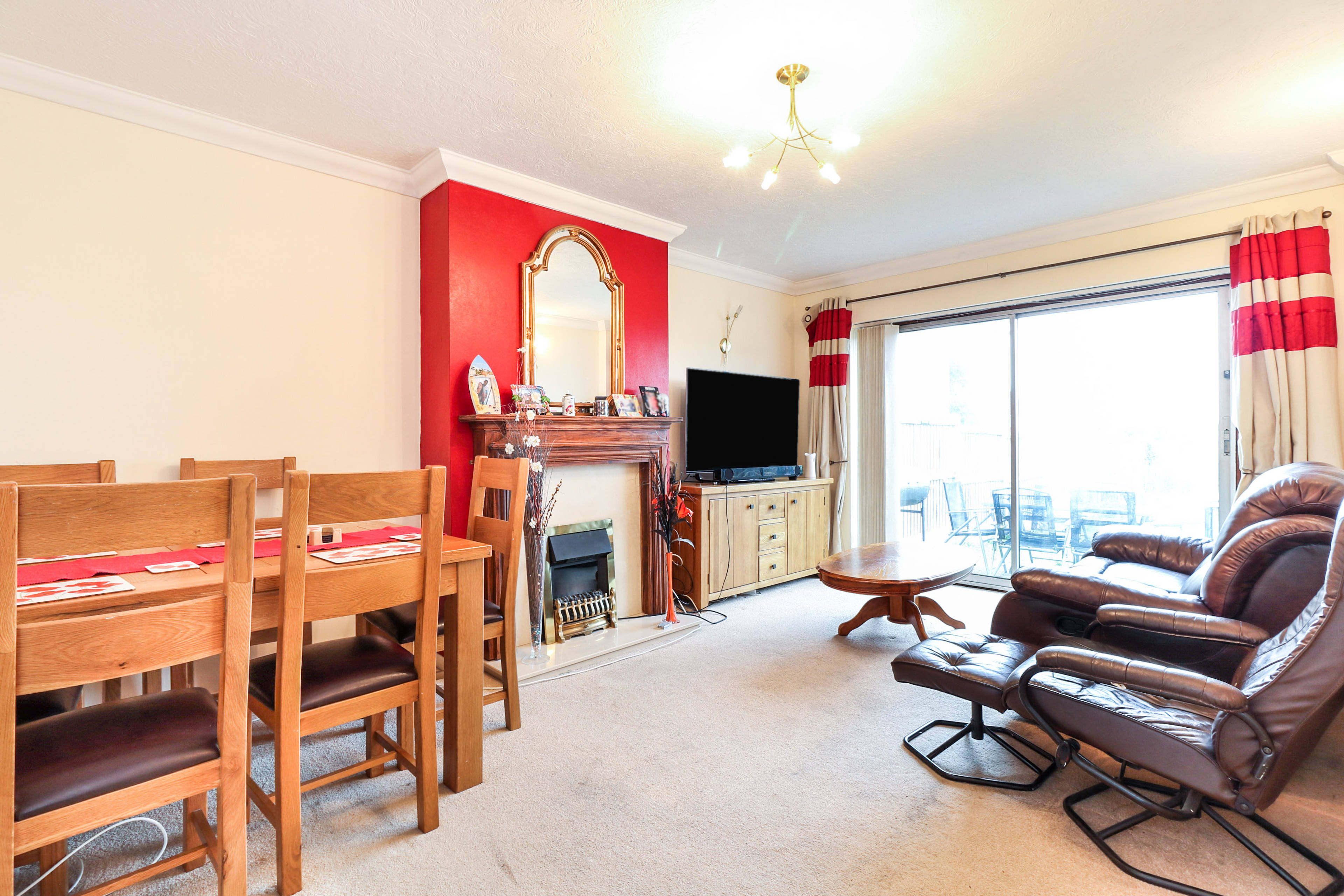 Lounge/Dining Room