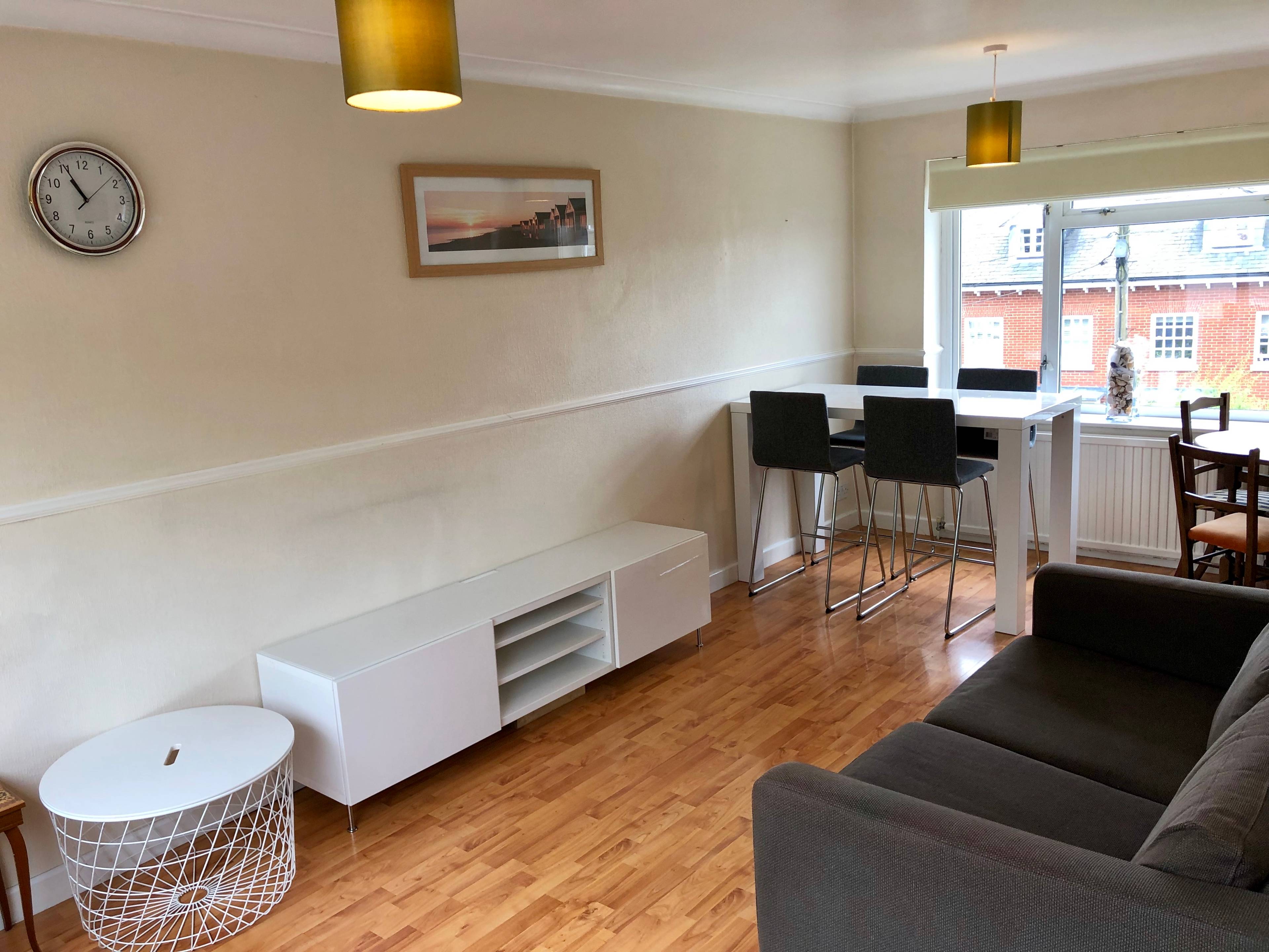 Lounge/Dining Room