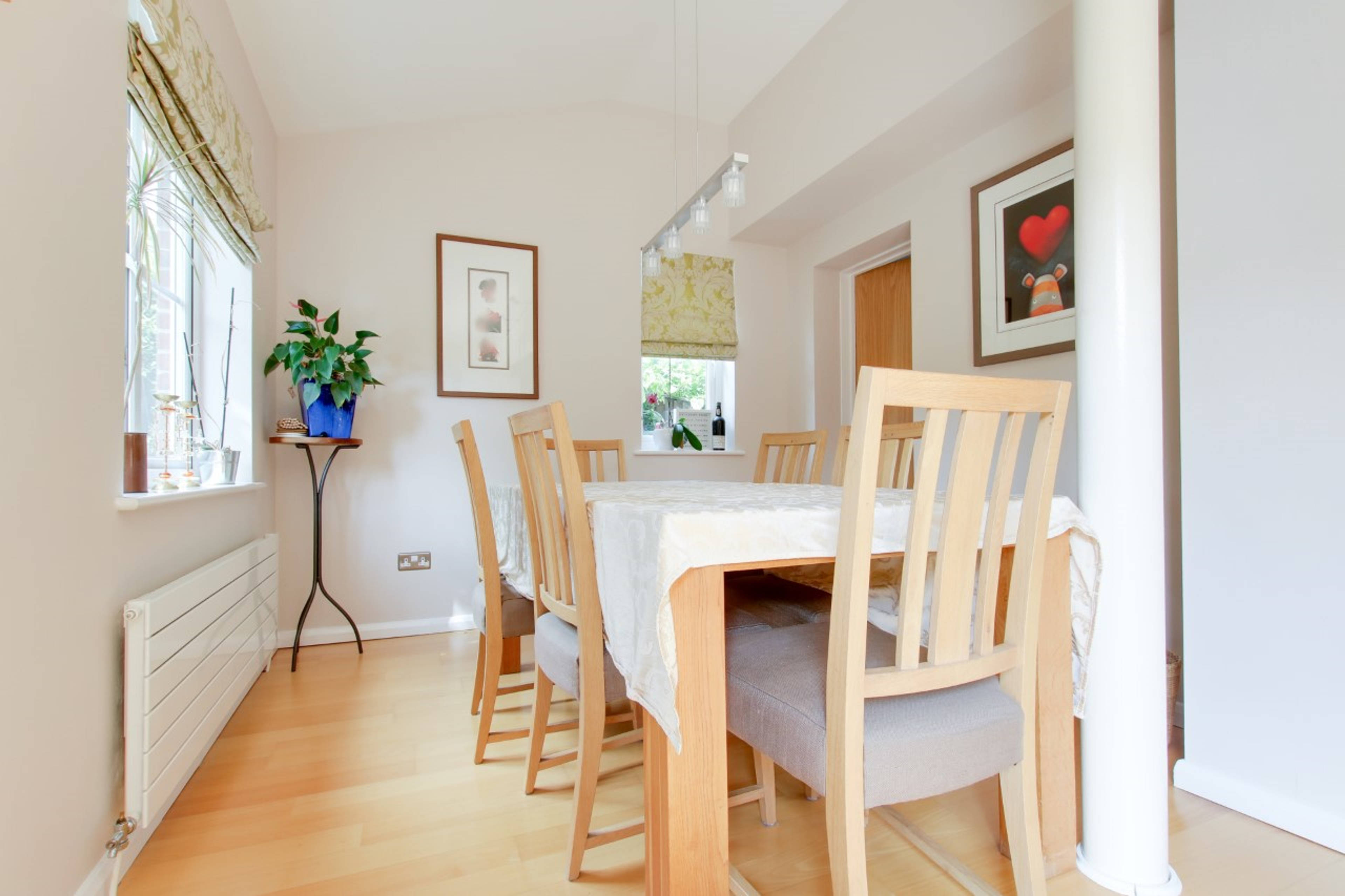 Lounge/Dining Room