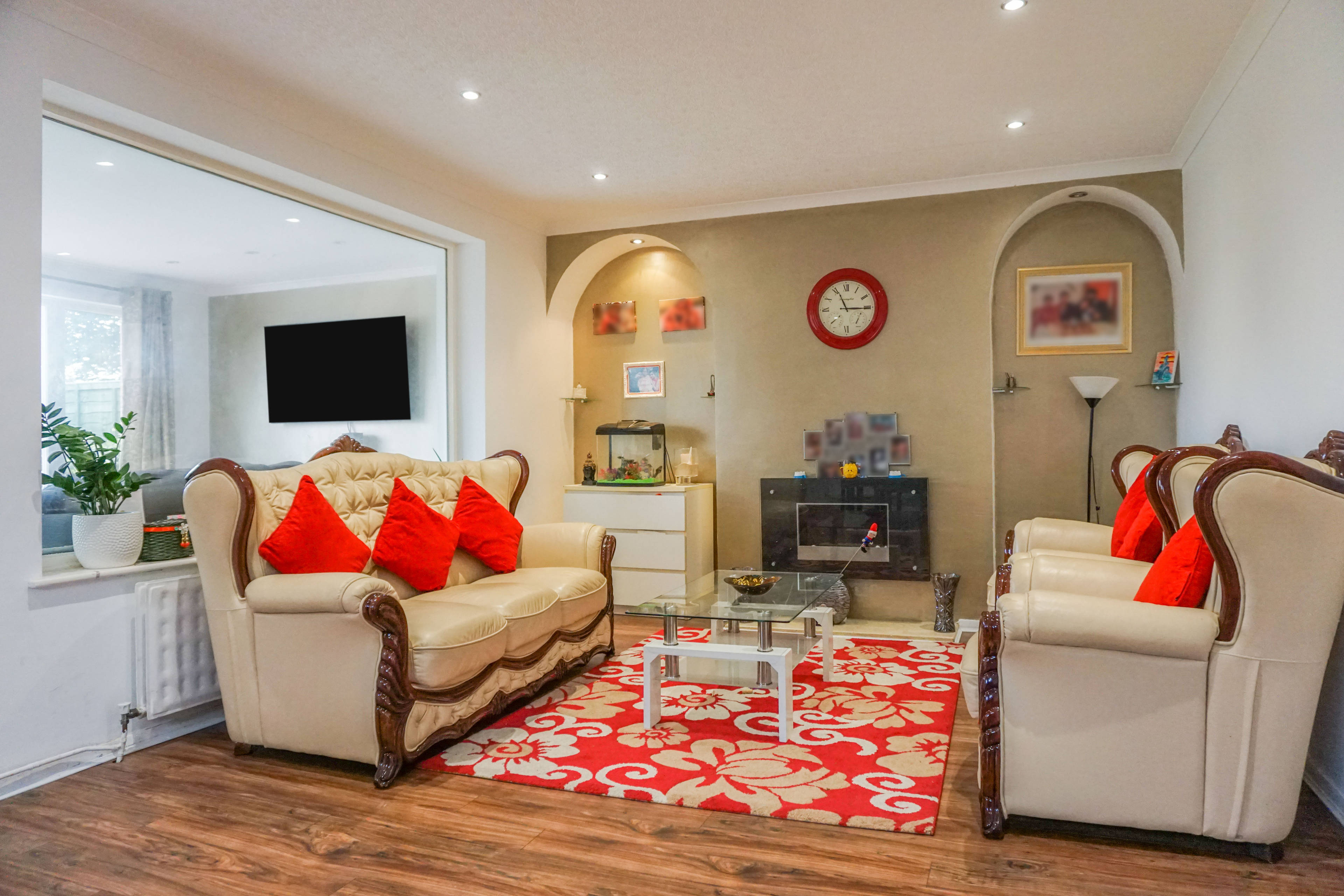 Lounge/Dining Room