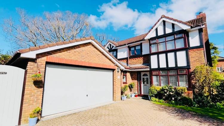 4 bedroom detached house