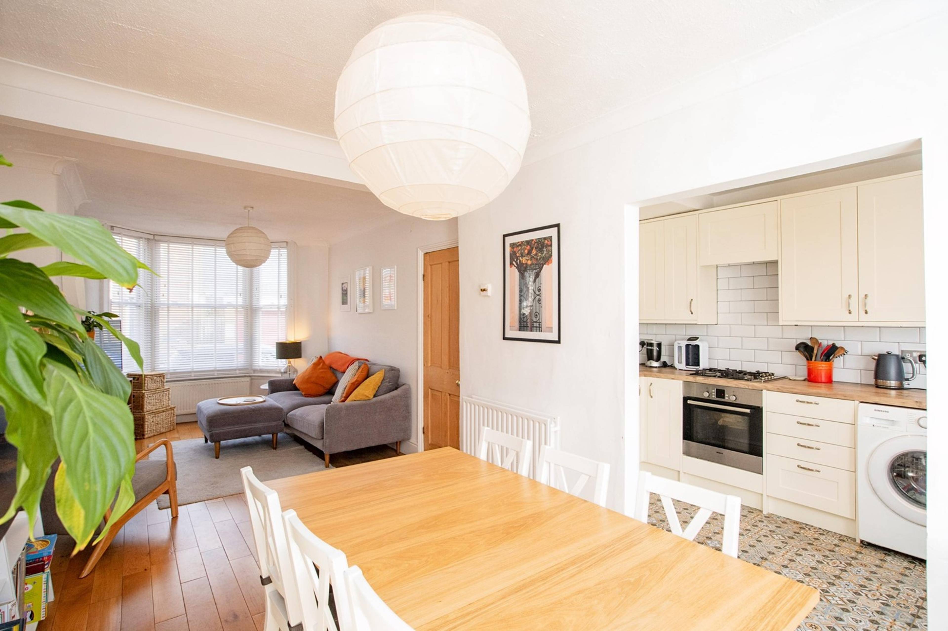 Lounge/Dining Room