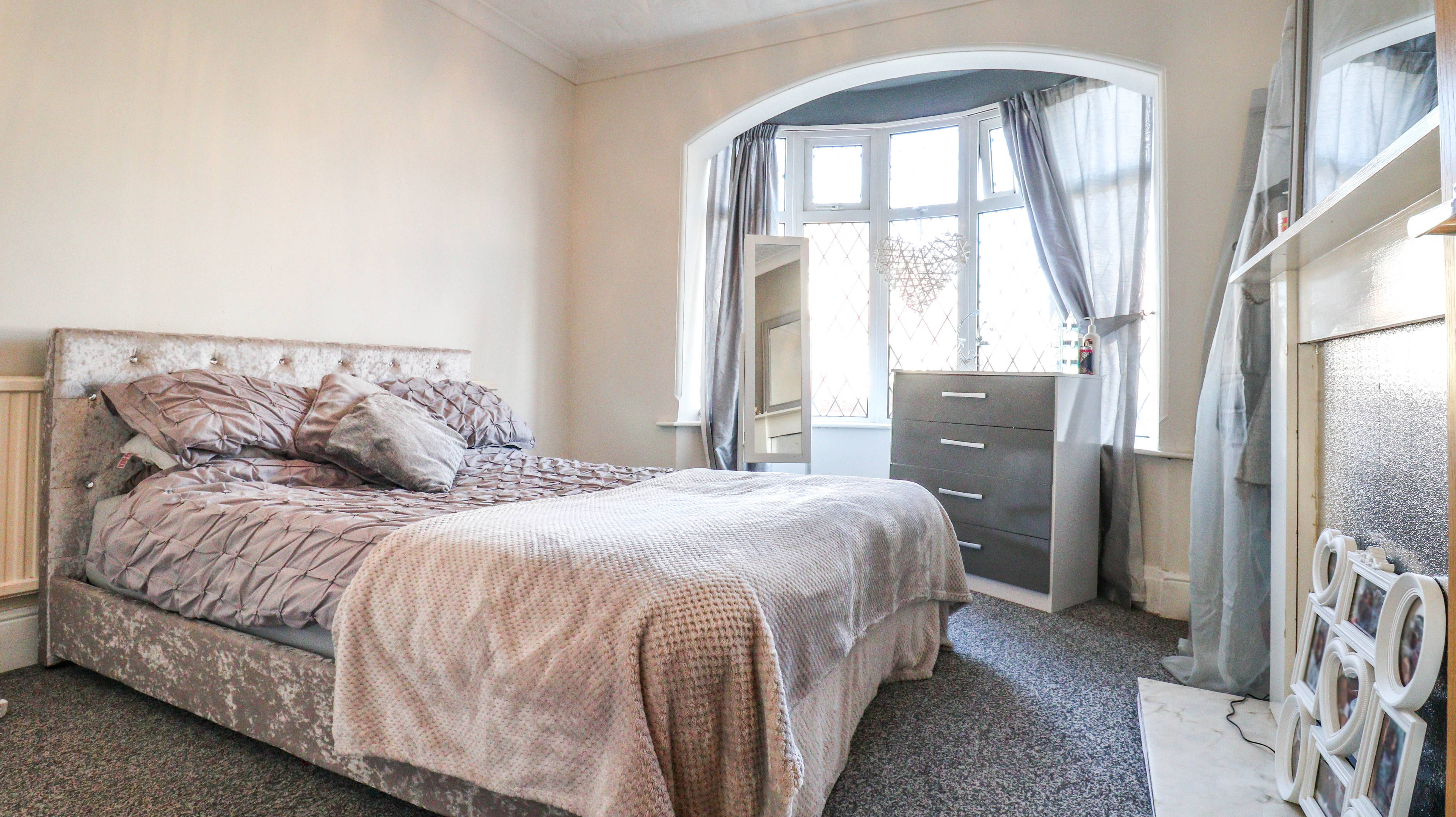 Living Room/Bedroom