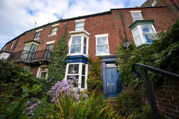 4 bedroom terraced house