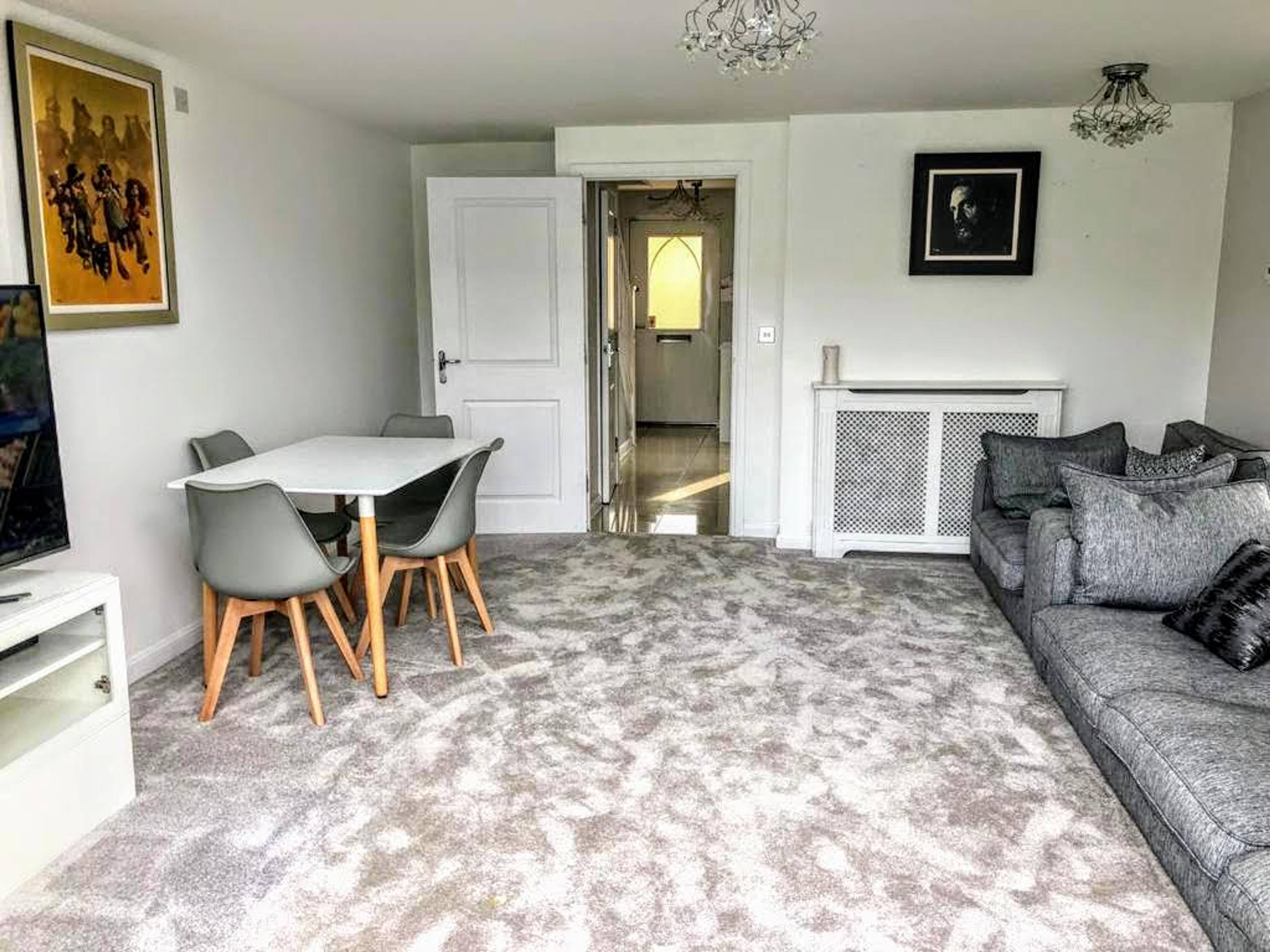 Lounge/Dining Room