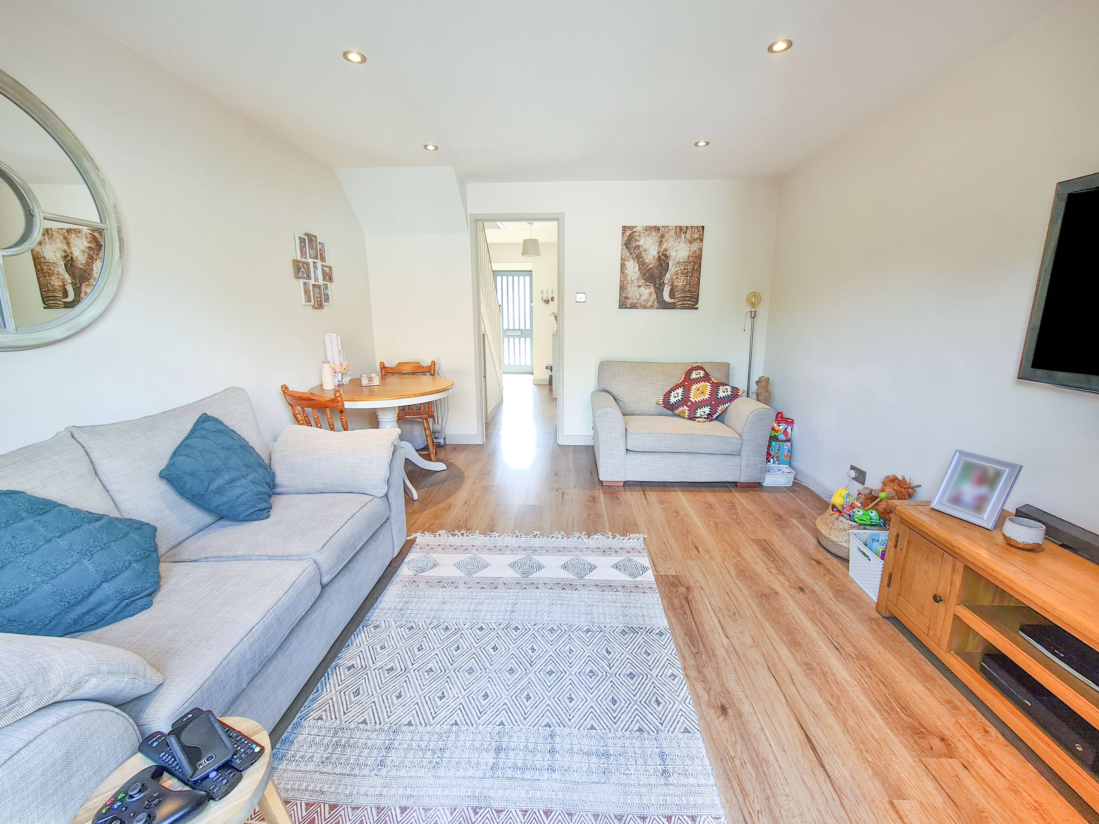 Lounge/Dining Room