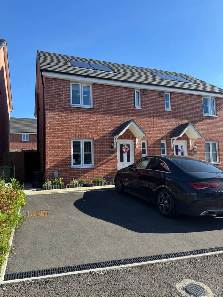 3 bedroom semi-detached house