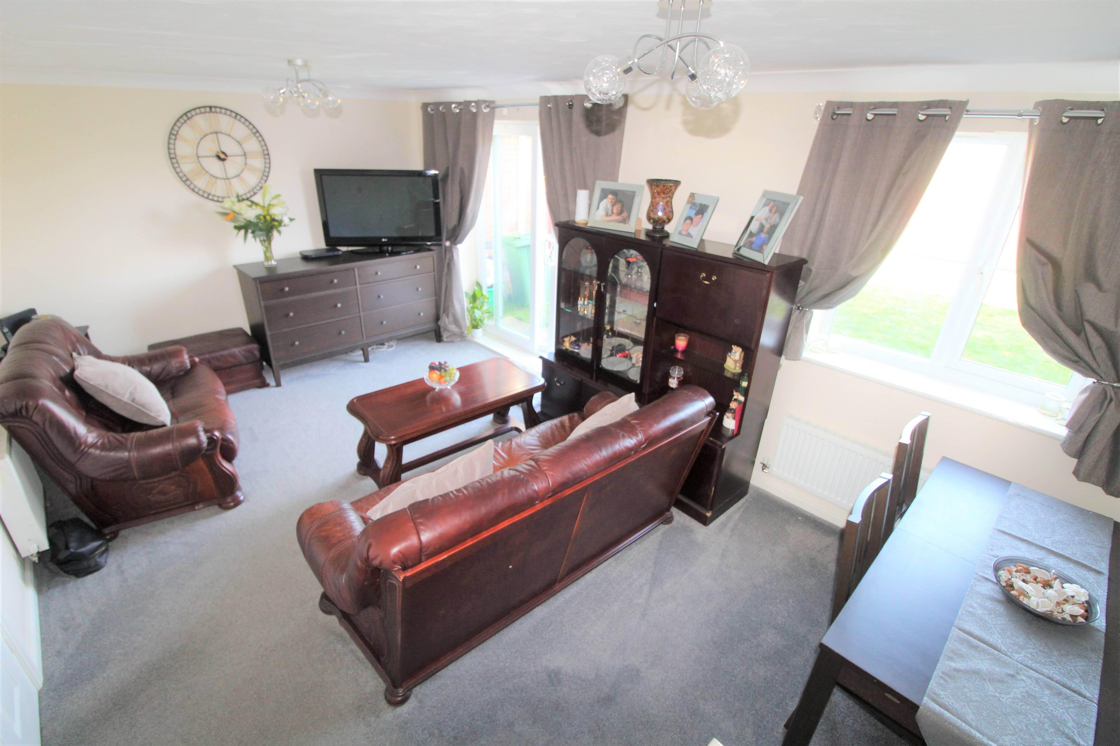 Lounge/Dining Room