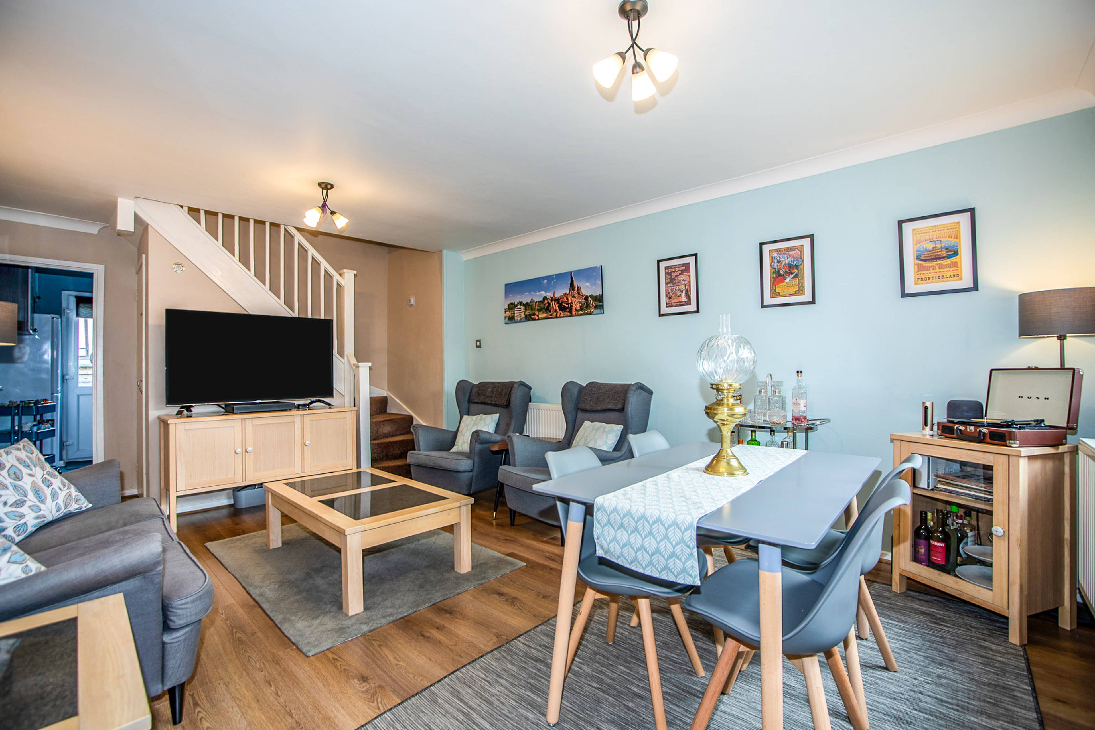 Lounge/Dining Room