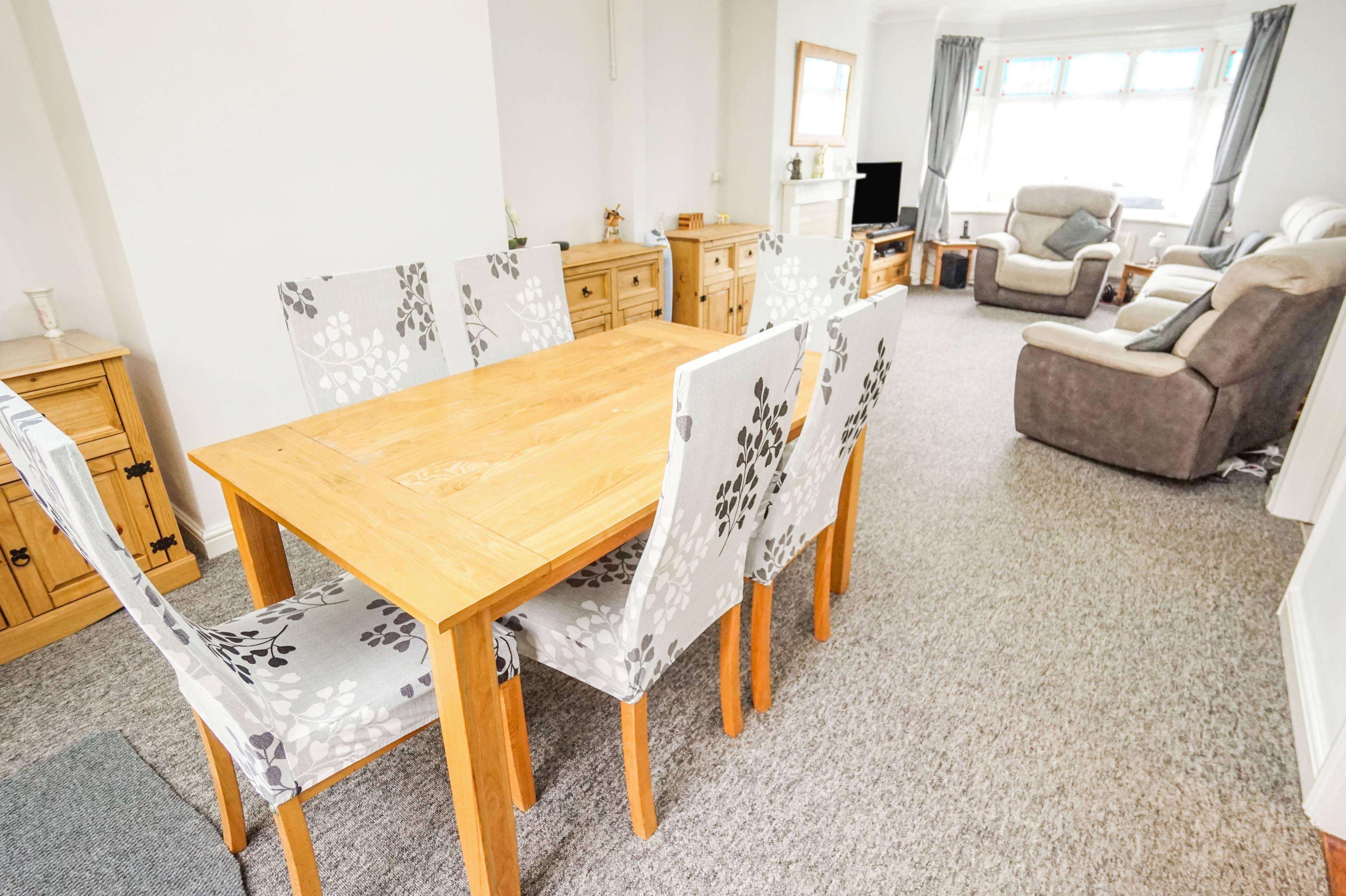Lounge/Dining Room