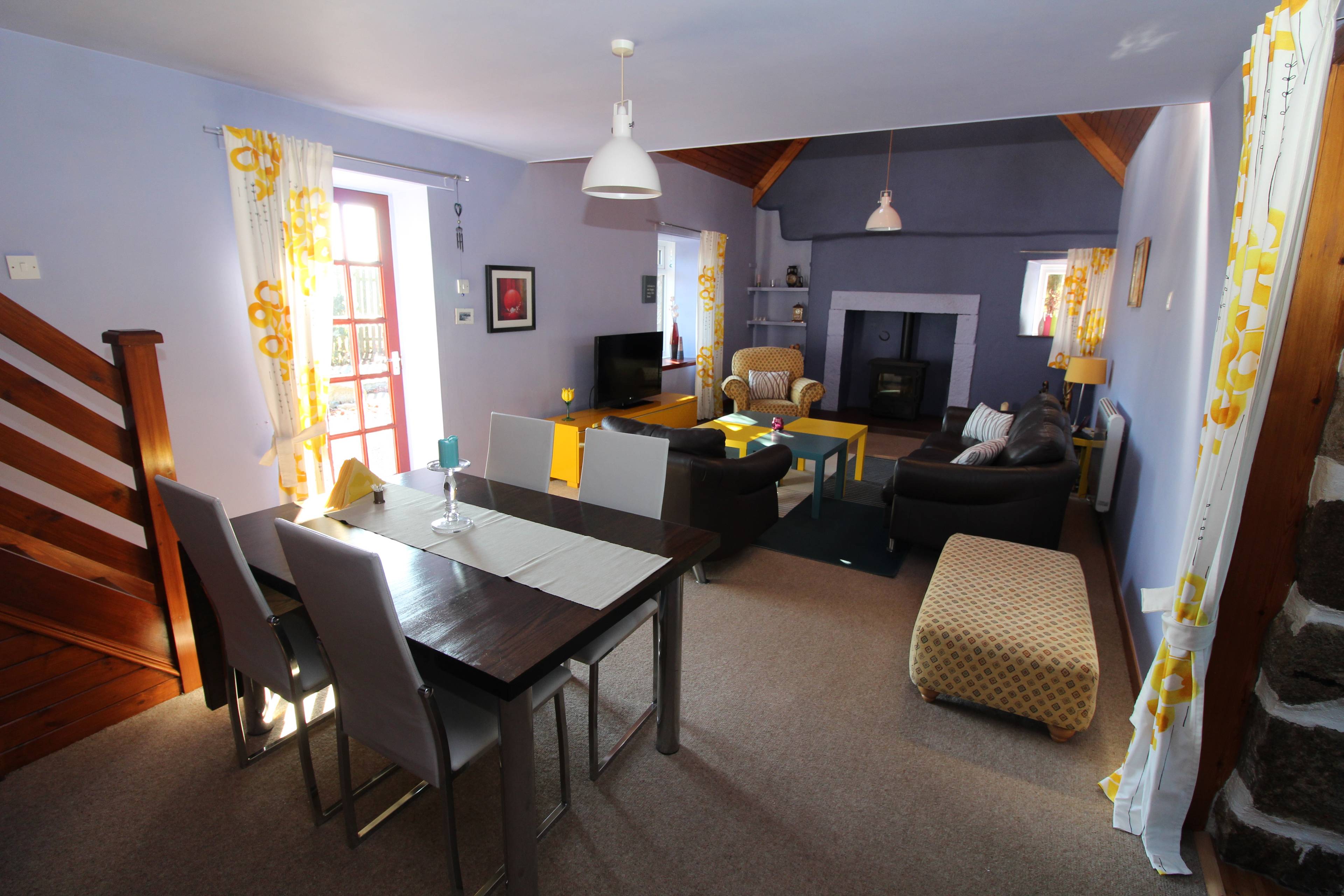 Lounge/Dining Room