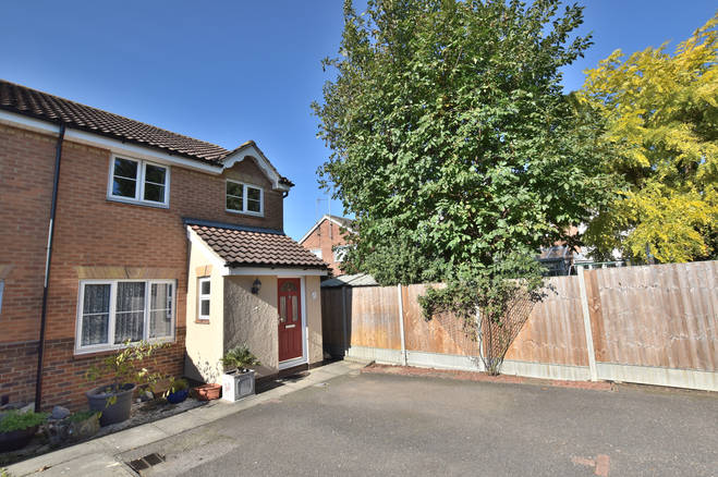 3 bedroom semi-detached house for sale in Mundon Road, Maldon, CM9 5JU