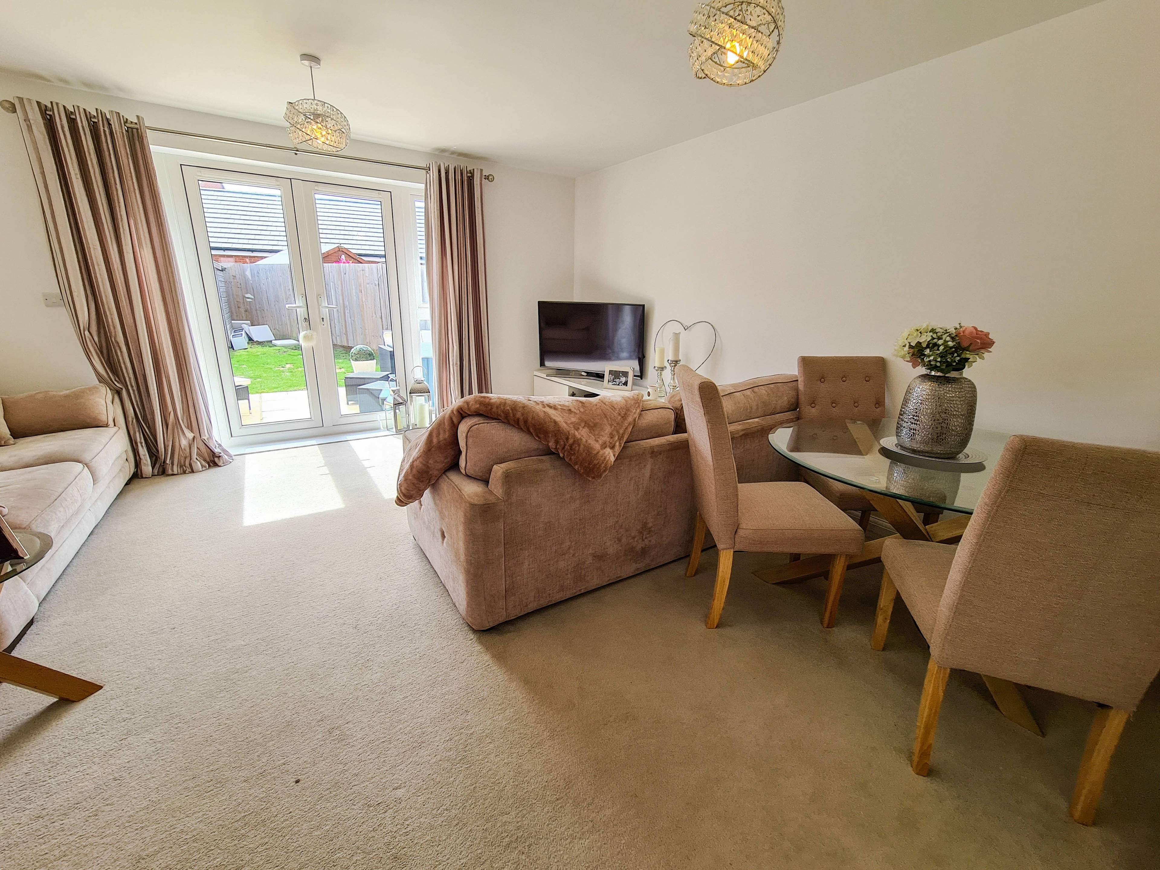 Lounge/Dining Room
