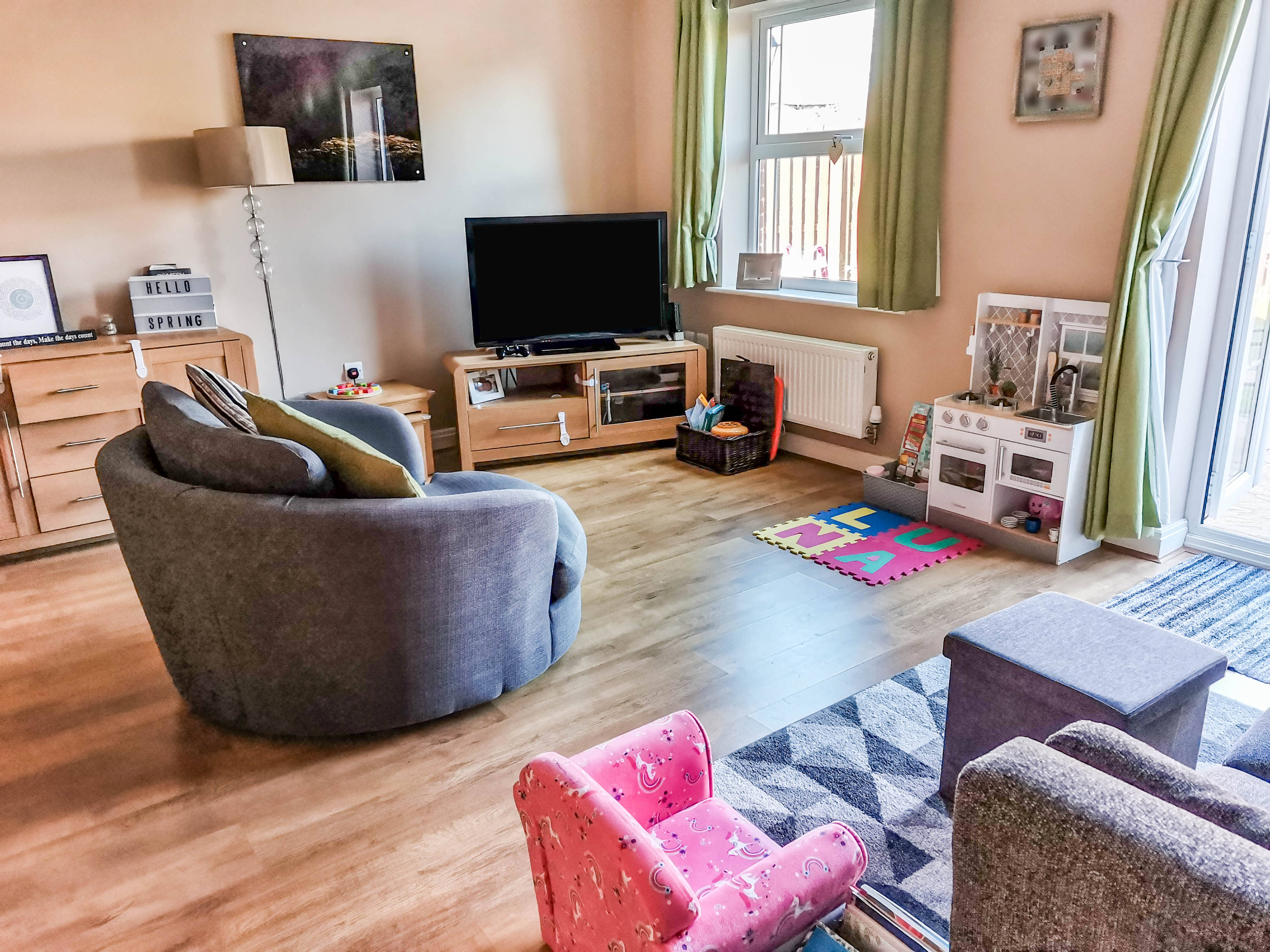Lounge/Dining Room