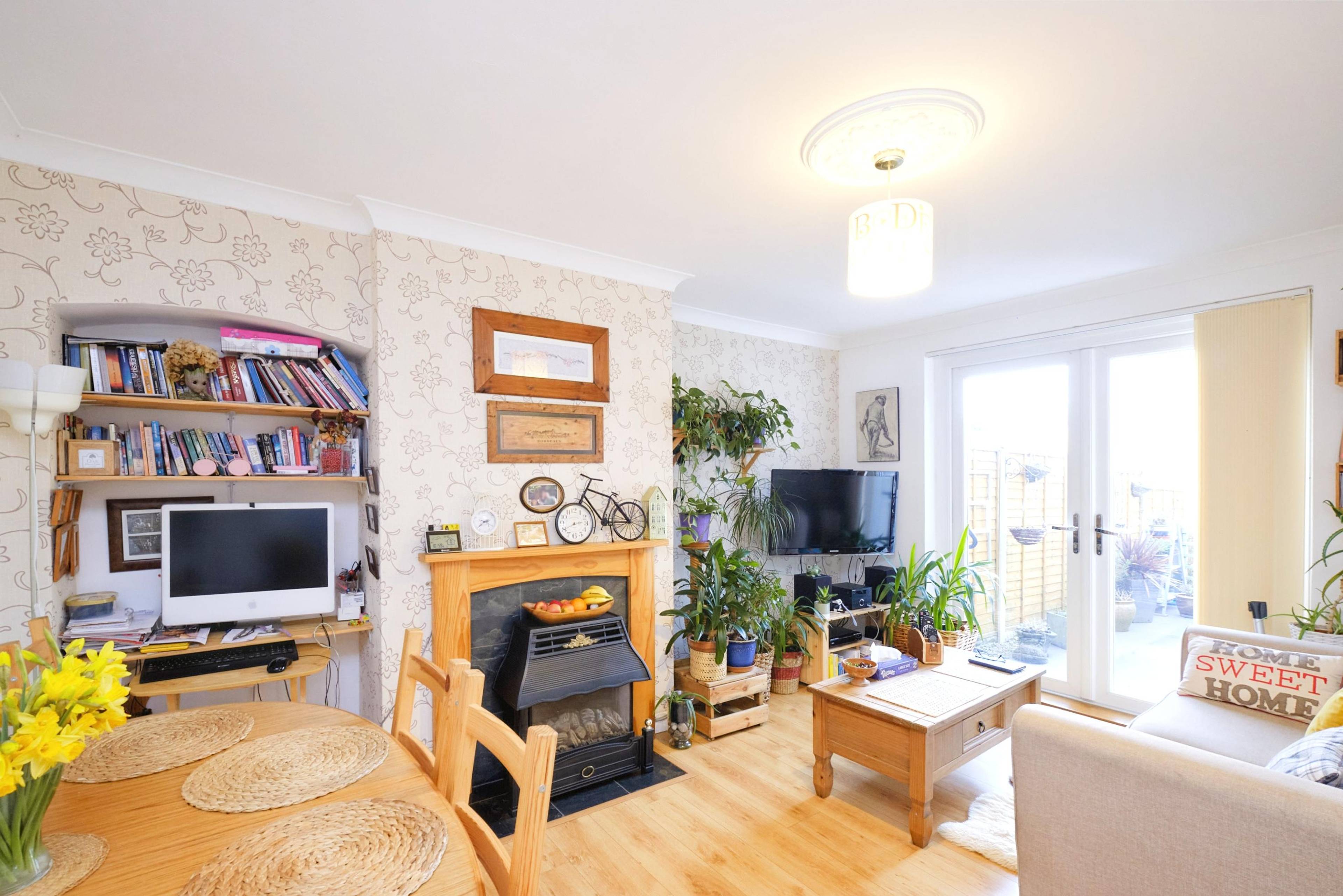 Lounge/Dining Room