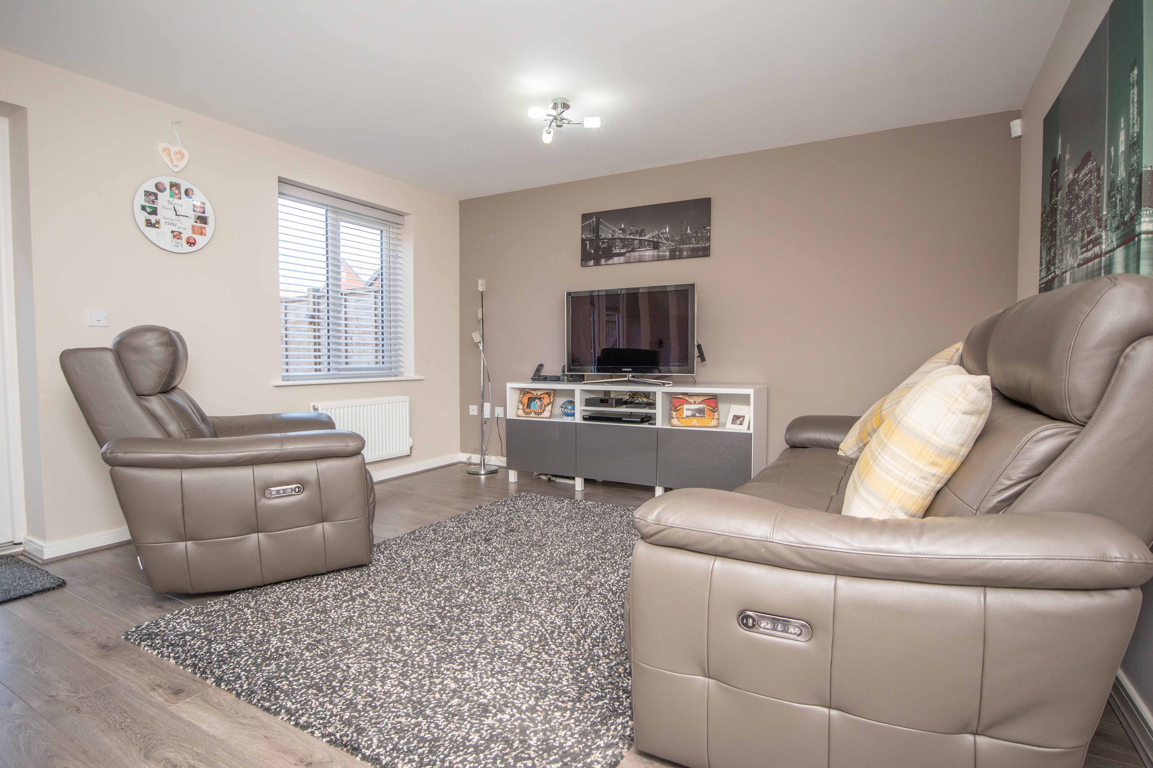Lounge/Dining Room